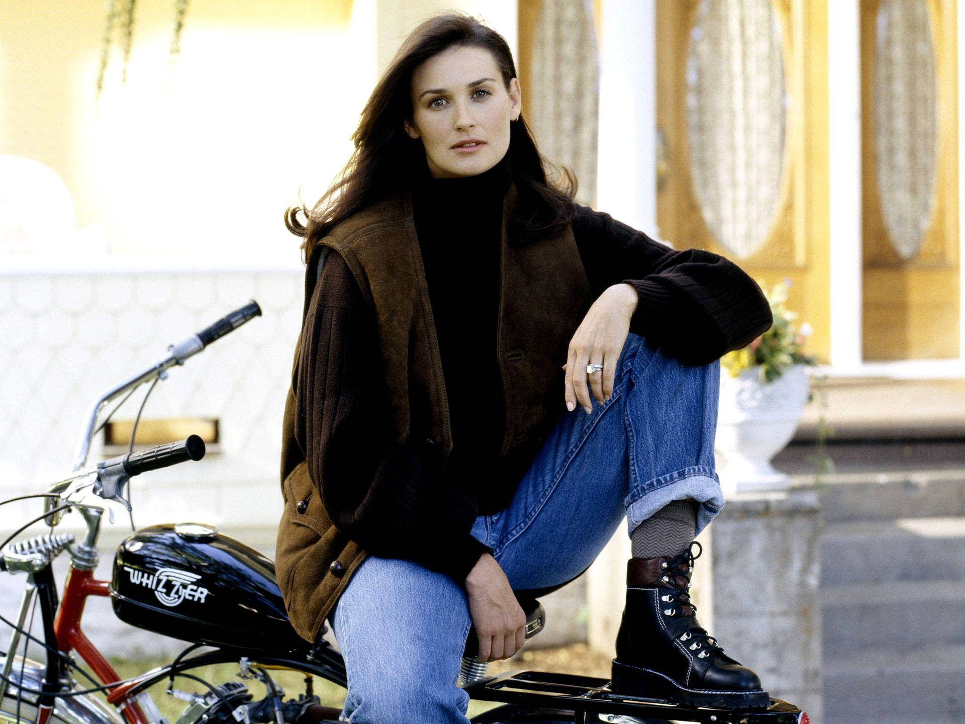 Demi Moore, brown vest, jeans, Full HD Desktop Wallpaper