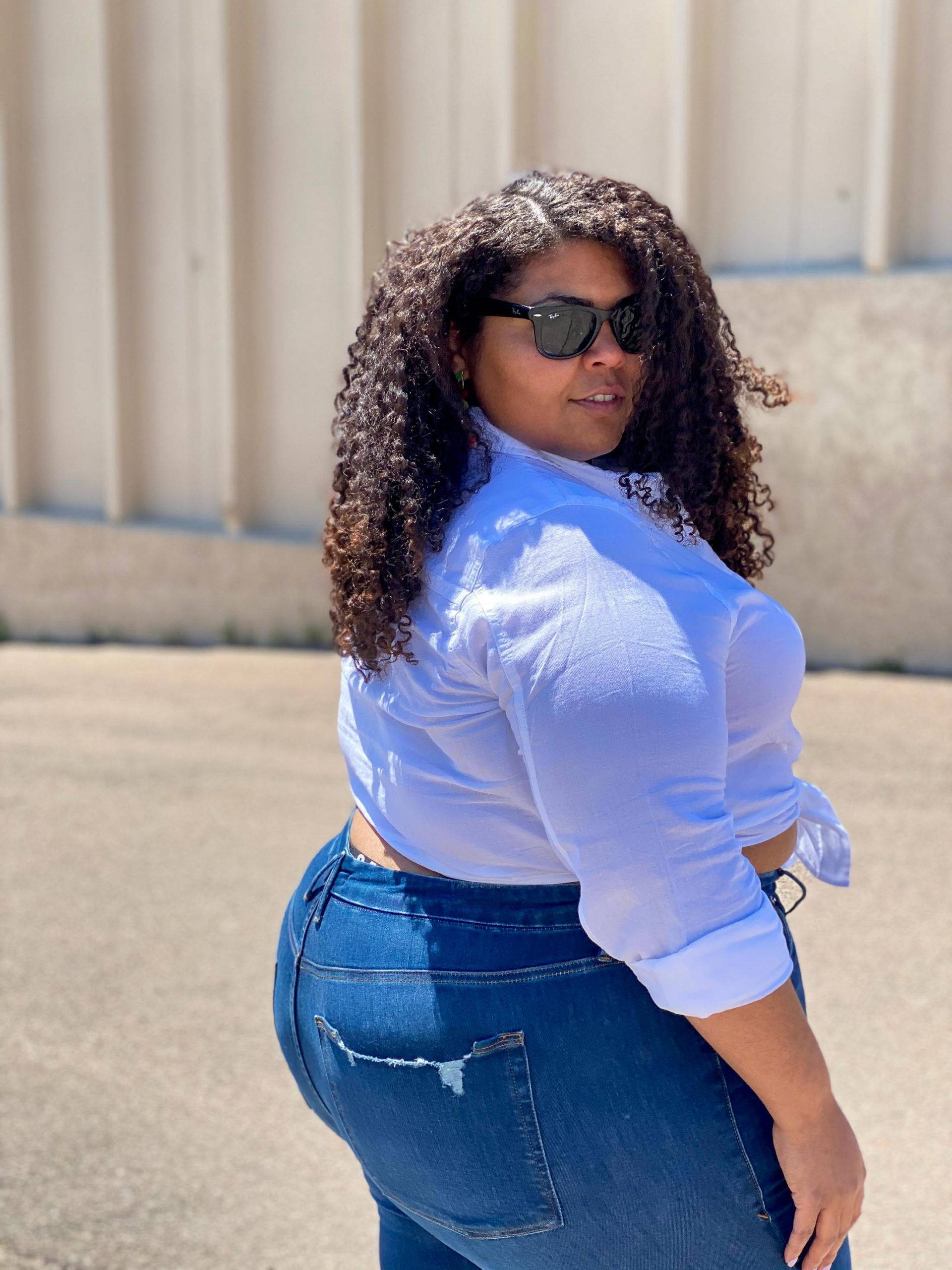 fat black woman, ripped jeans, white blouse, 2K Phone Wallpaper