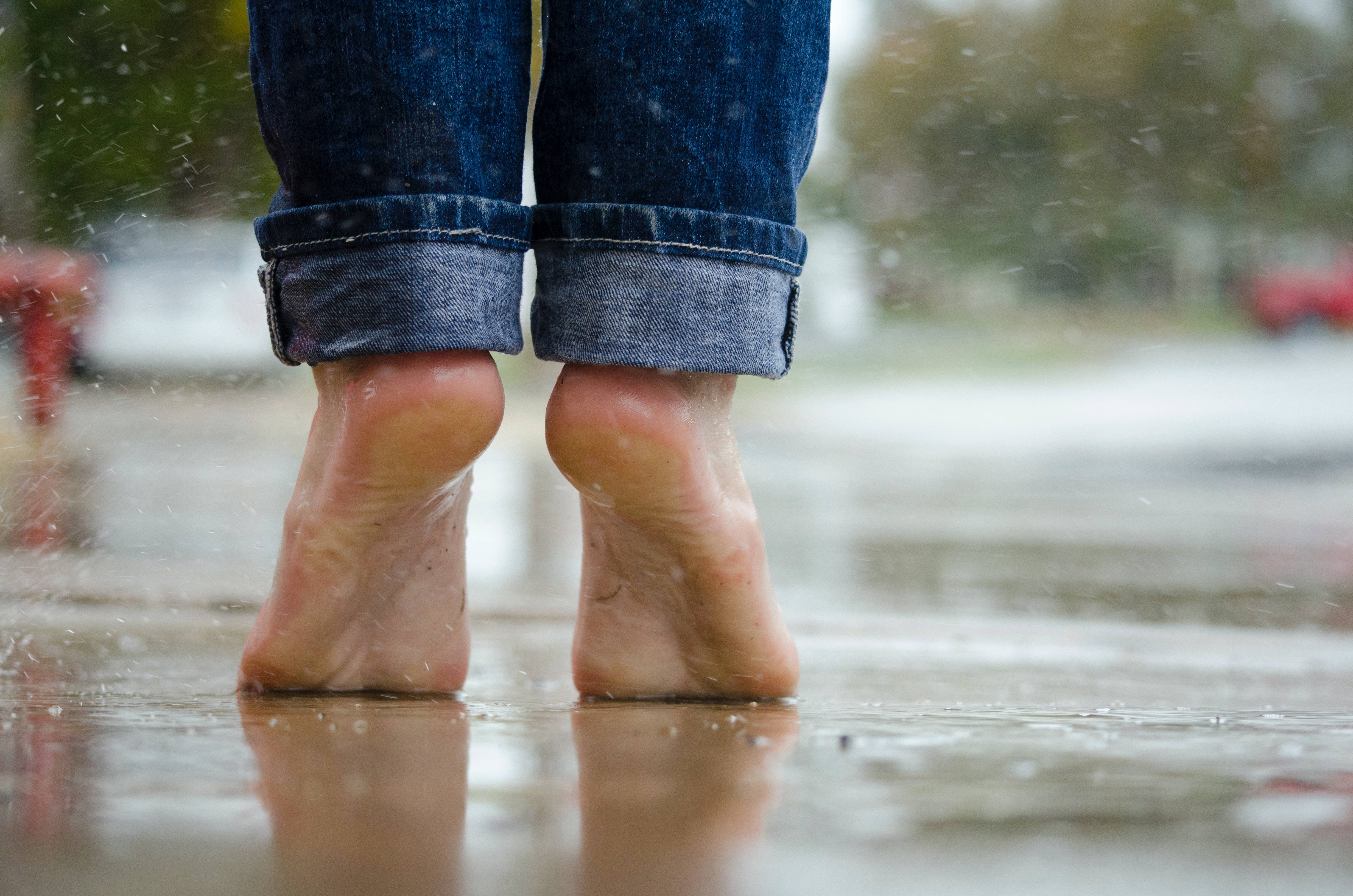 denim jeans, wet pavement, raindrops, 4K Desktop Wallpaper