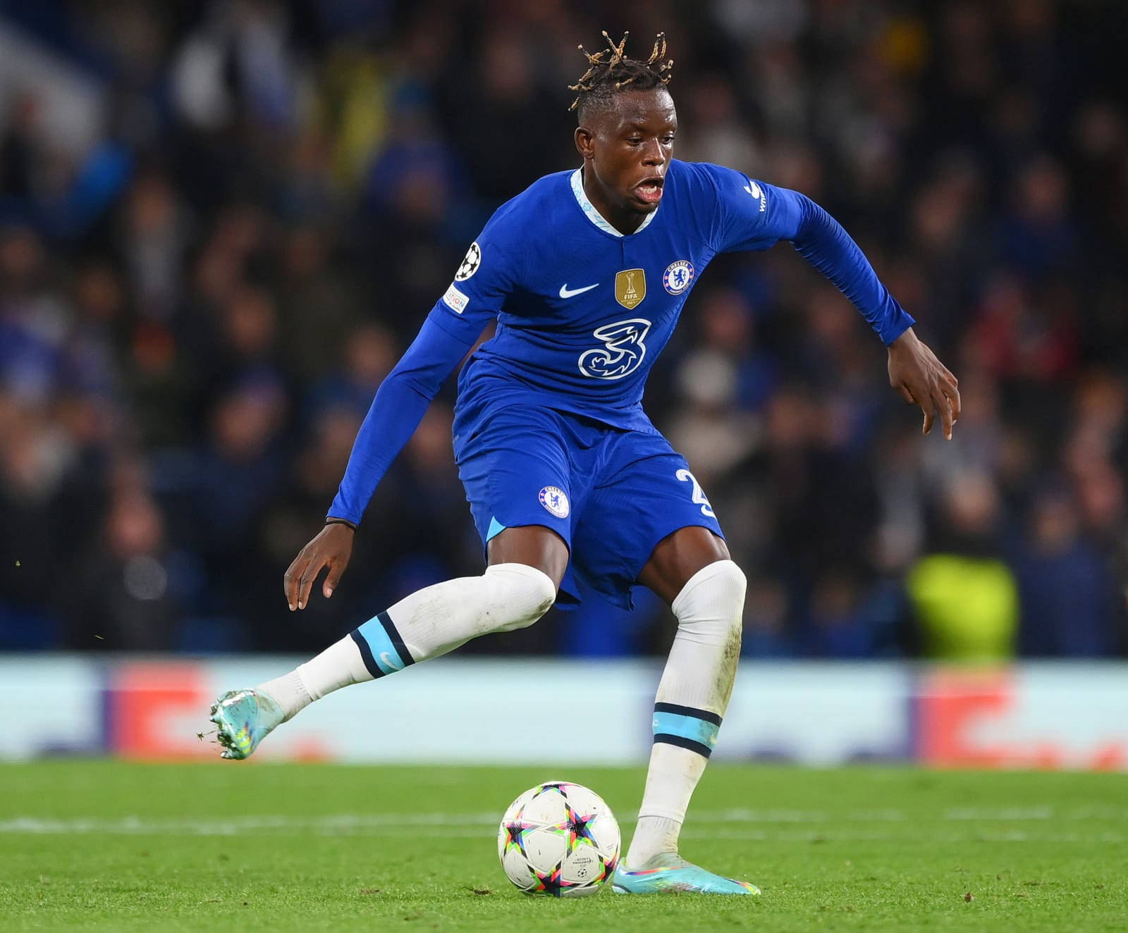 Denis Zakaria, blue Chelsea kit, star-patterned ball, HD Desktop Wallpaper