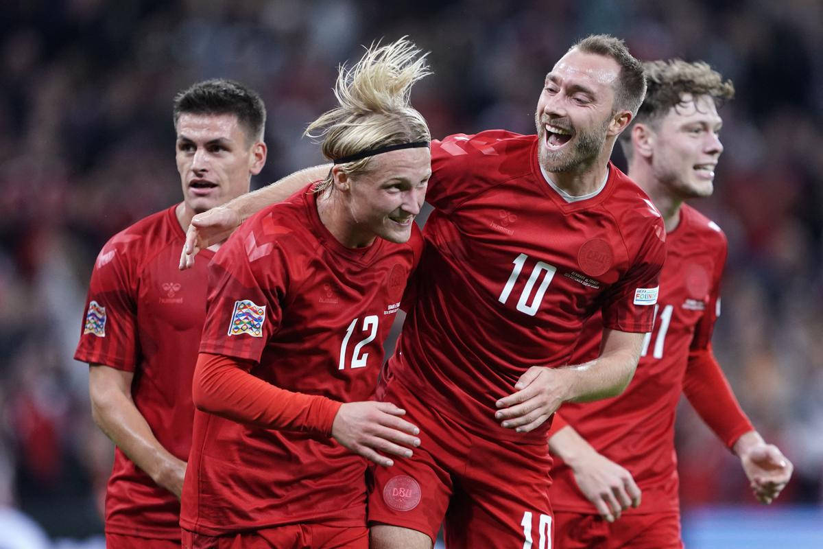 Denmark National Football Team, red jerseys, stadium field, SD Desktop Wallpaper