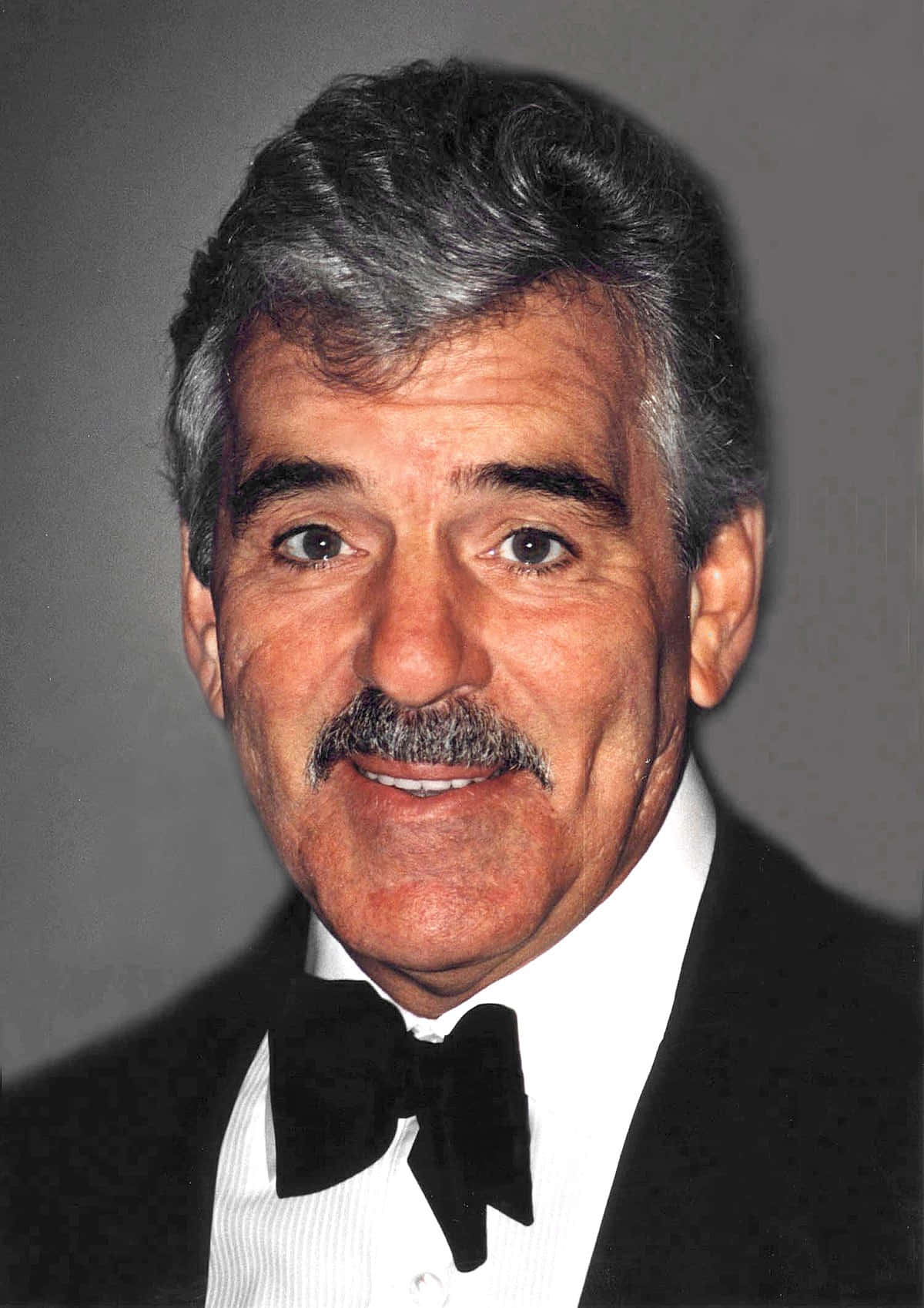 Dennis Farina, black tuxedo, bow tie, HD Phone Wallpaper