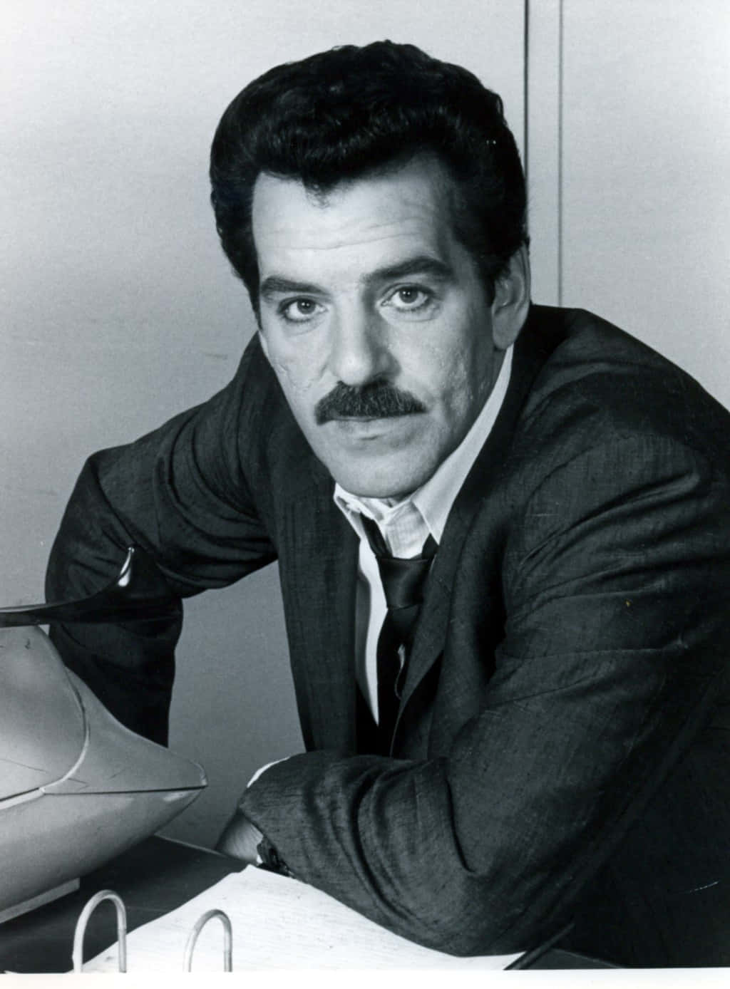Dennis Farina, black and white portrait, mustache, HD Phone Wallpaper