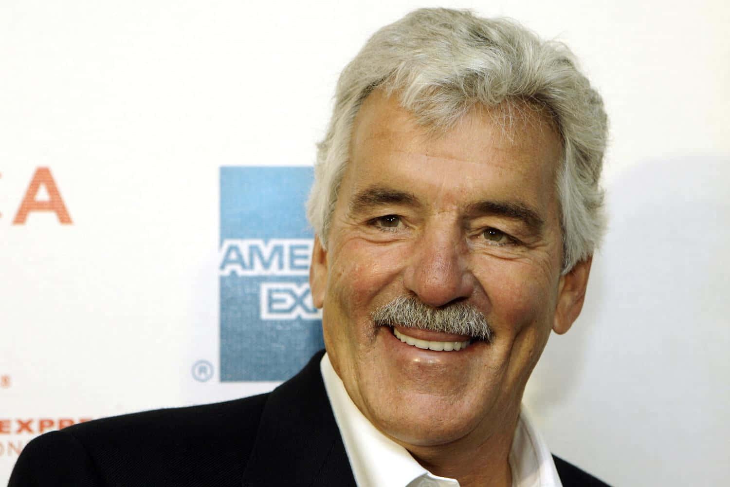 Dennis Farina, black suit, white shirt, HD Desktop Wallpaper