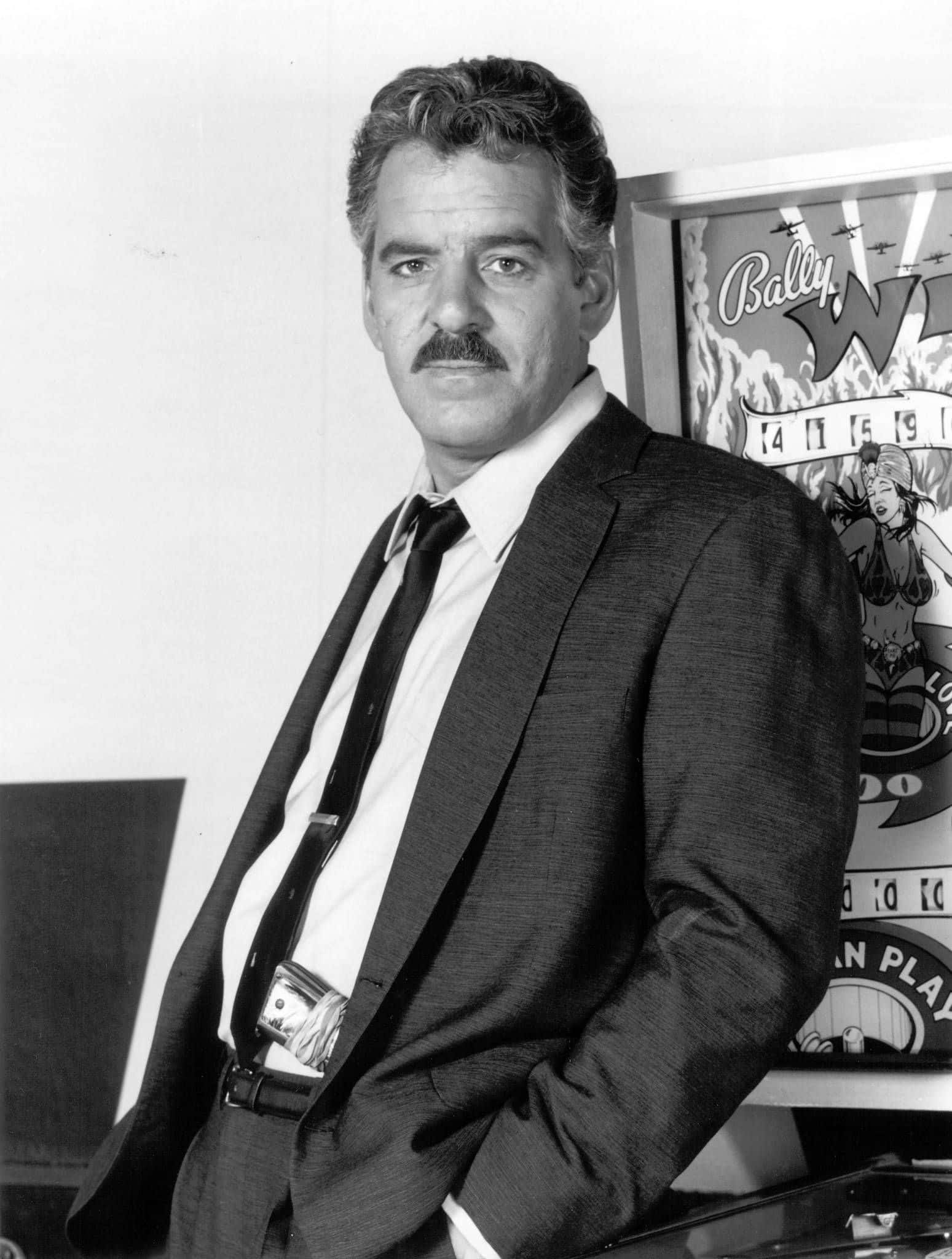 Dennis Farina, suit and tie, vintage casino signage, Full HD Phone Wallpaper