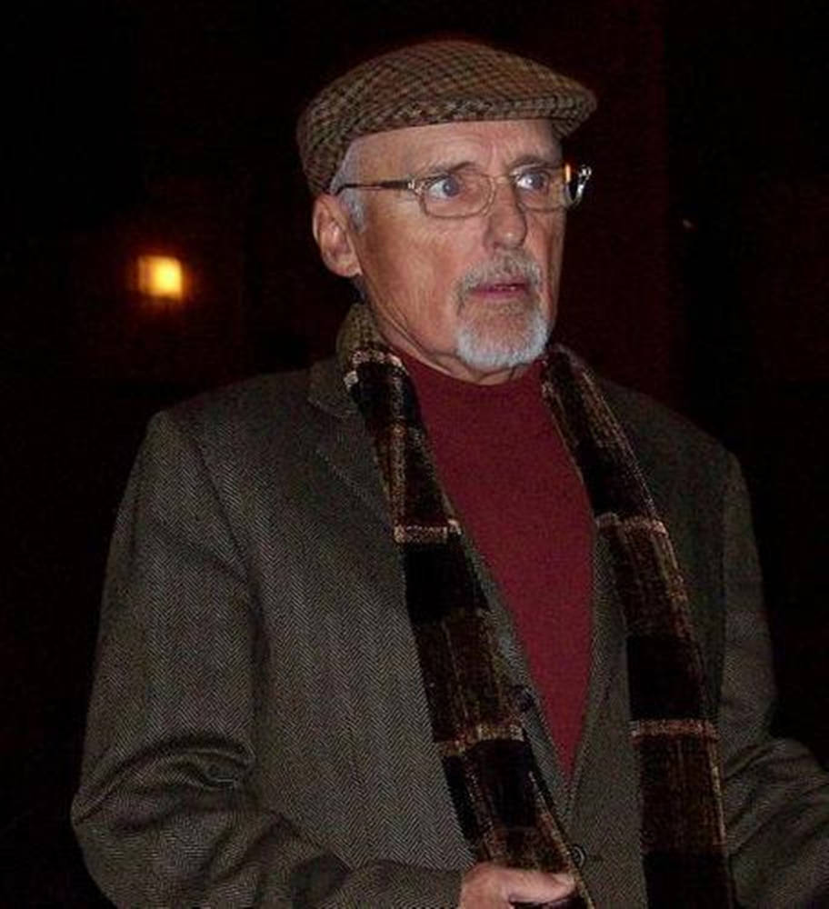 Dennis Hopper, veteran Hollywood actor, elderly man, SD Phone Wallpaper