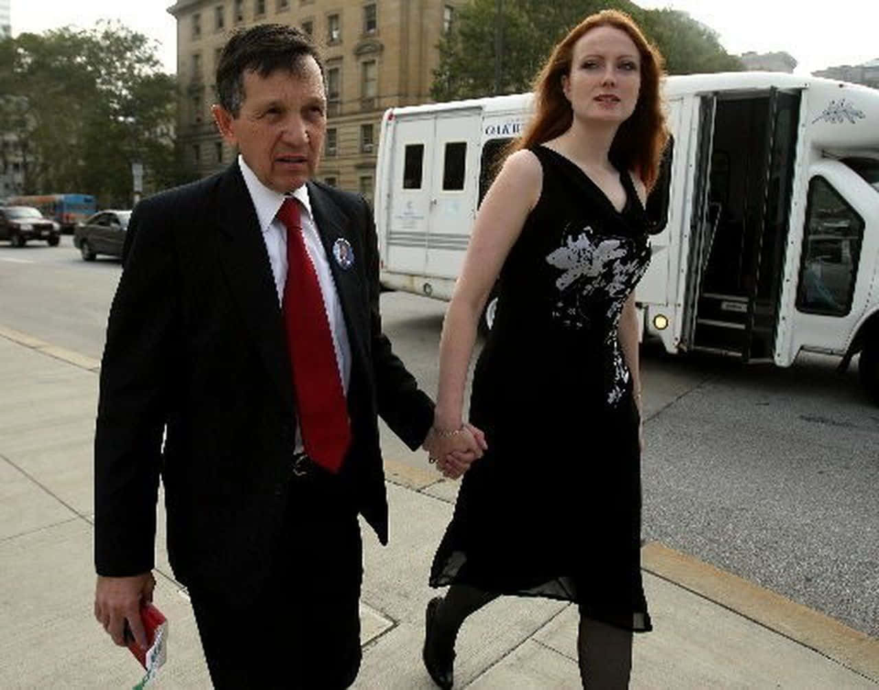 Dennis Kucinich, black suit, red tie, HD Desktop Wallpaper