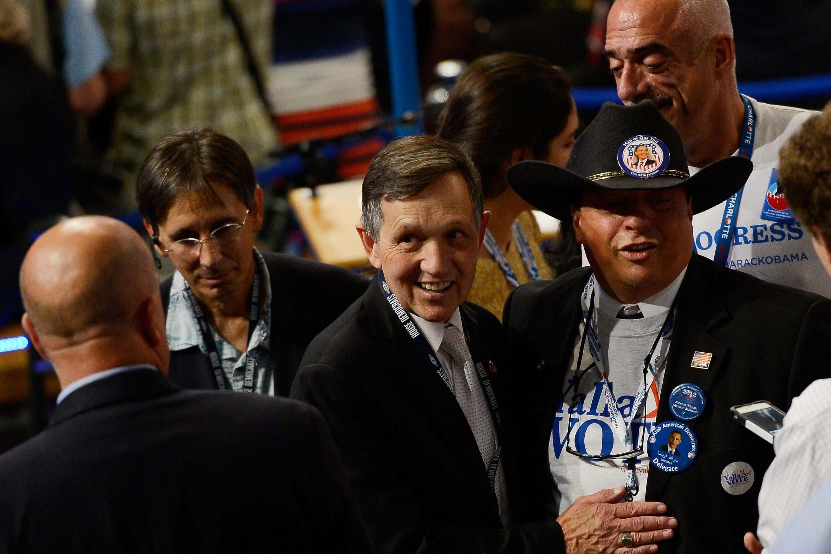 Dennis Kucinich, suit, cowboy hat, 2K Desktop Wallpaper