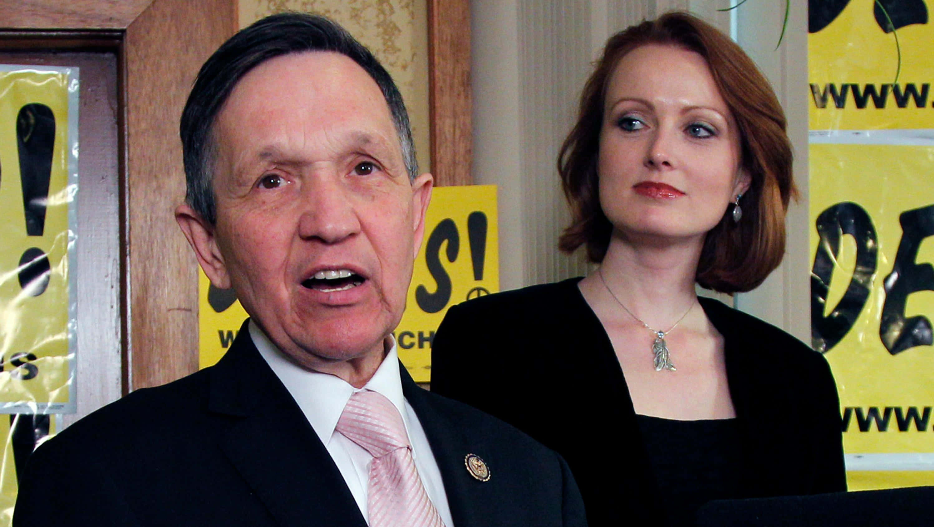 Dennis Kucinich, black, suit, 2K Desktop Wallpaper