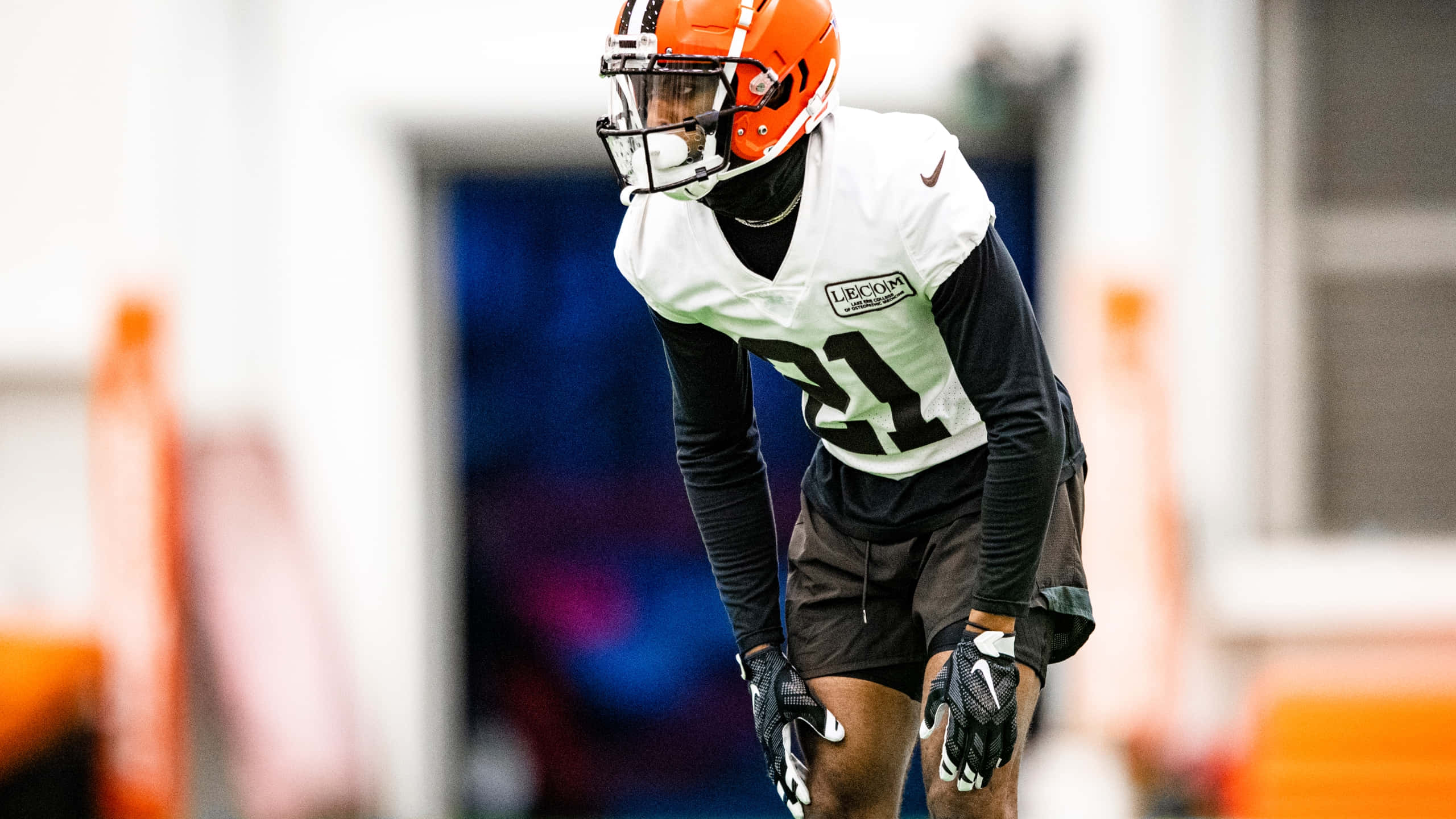Denzel Ward, orange helmet, white jersey, 2K Desktop Wallpaper