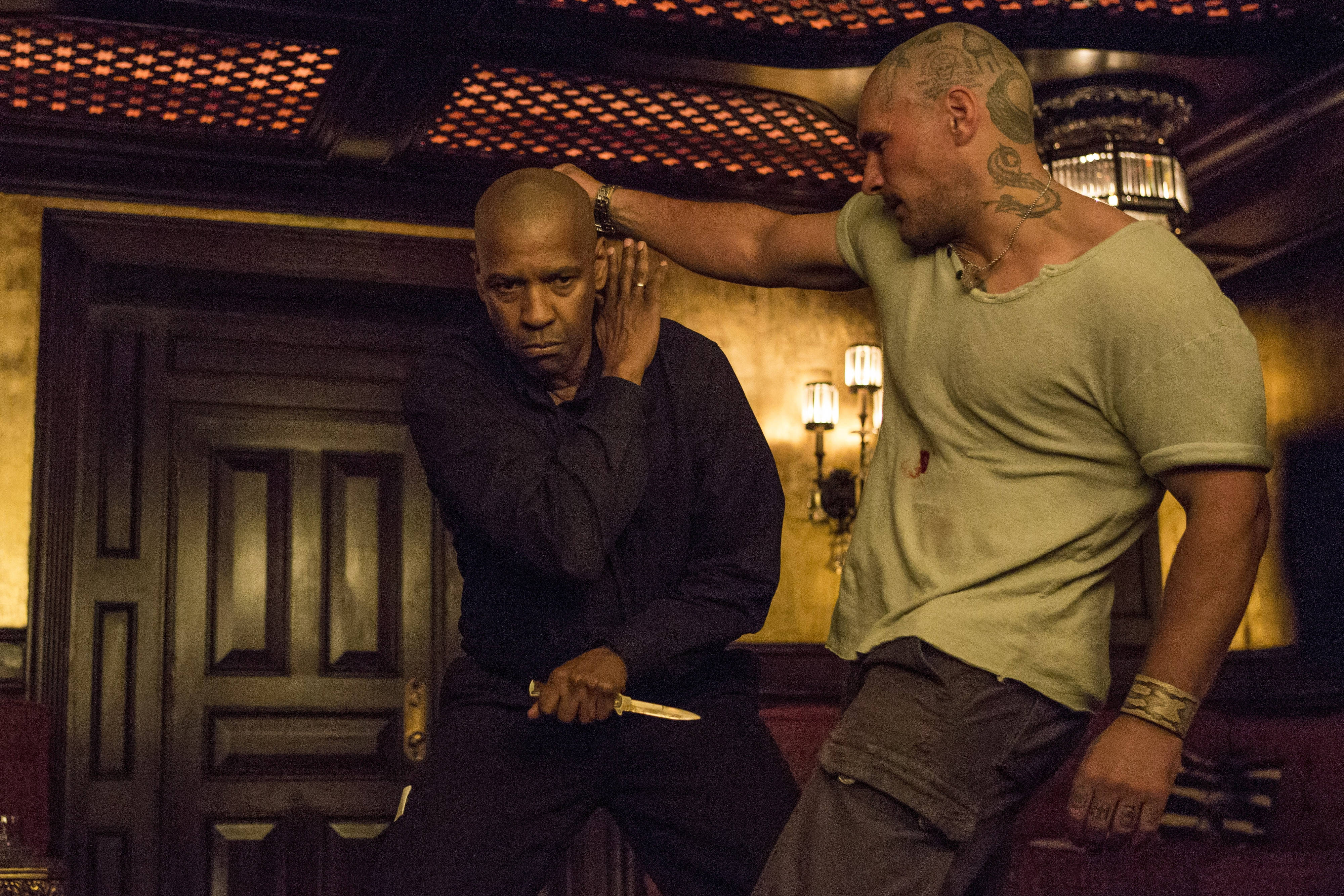 Denzel Washington, knife fight, tattooed man, 4K Desktop Wallpaper