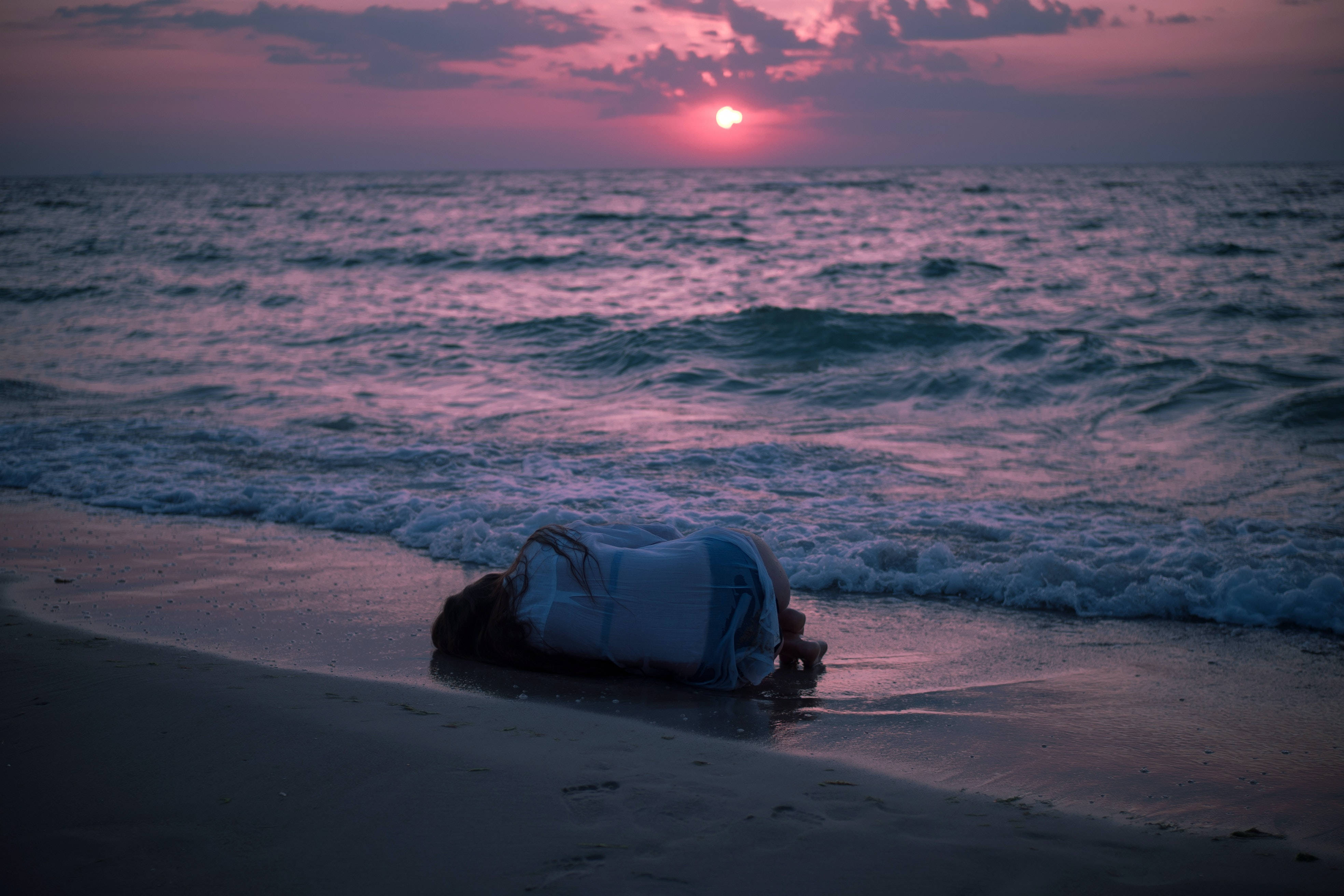 Depression Aesthetic, wet beach, waves, 4K Desktop Wallpaper