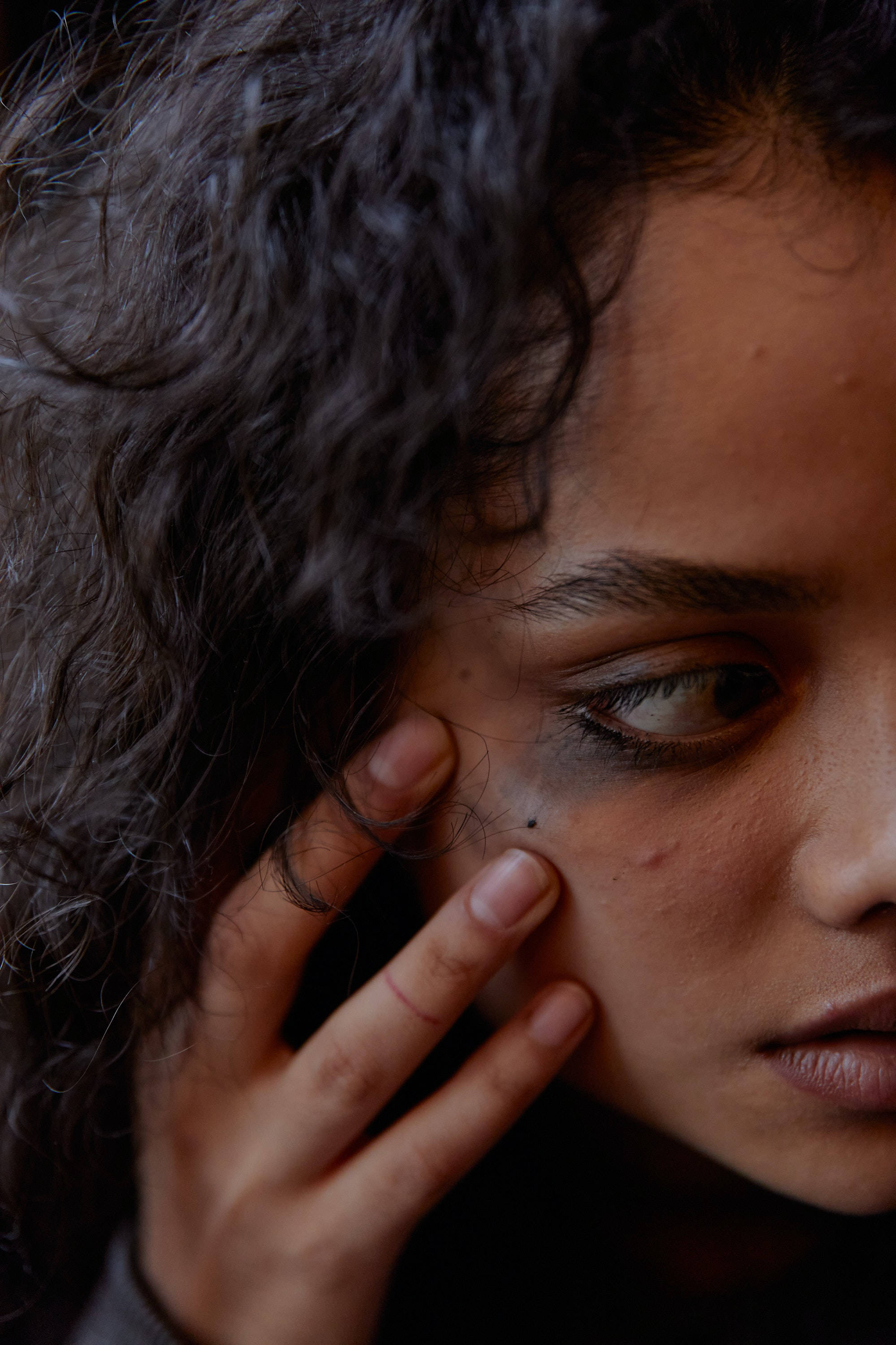 Depression Aesthetic, smudged makeup, dark curly hair, 2K Phone Wallpaper