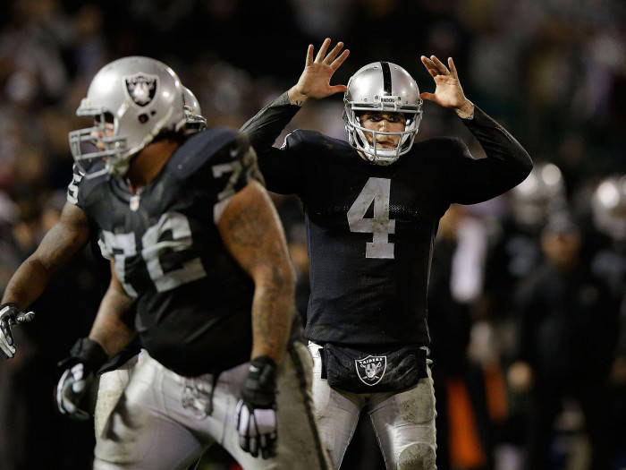 Derek Carr, black and silver gear, stadium lights, SD Desktop Wallpaper