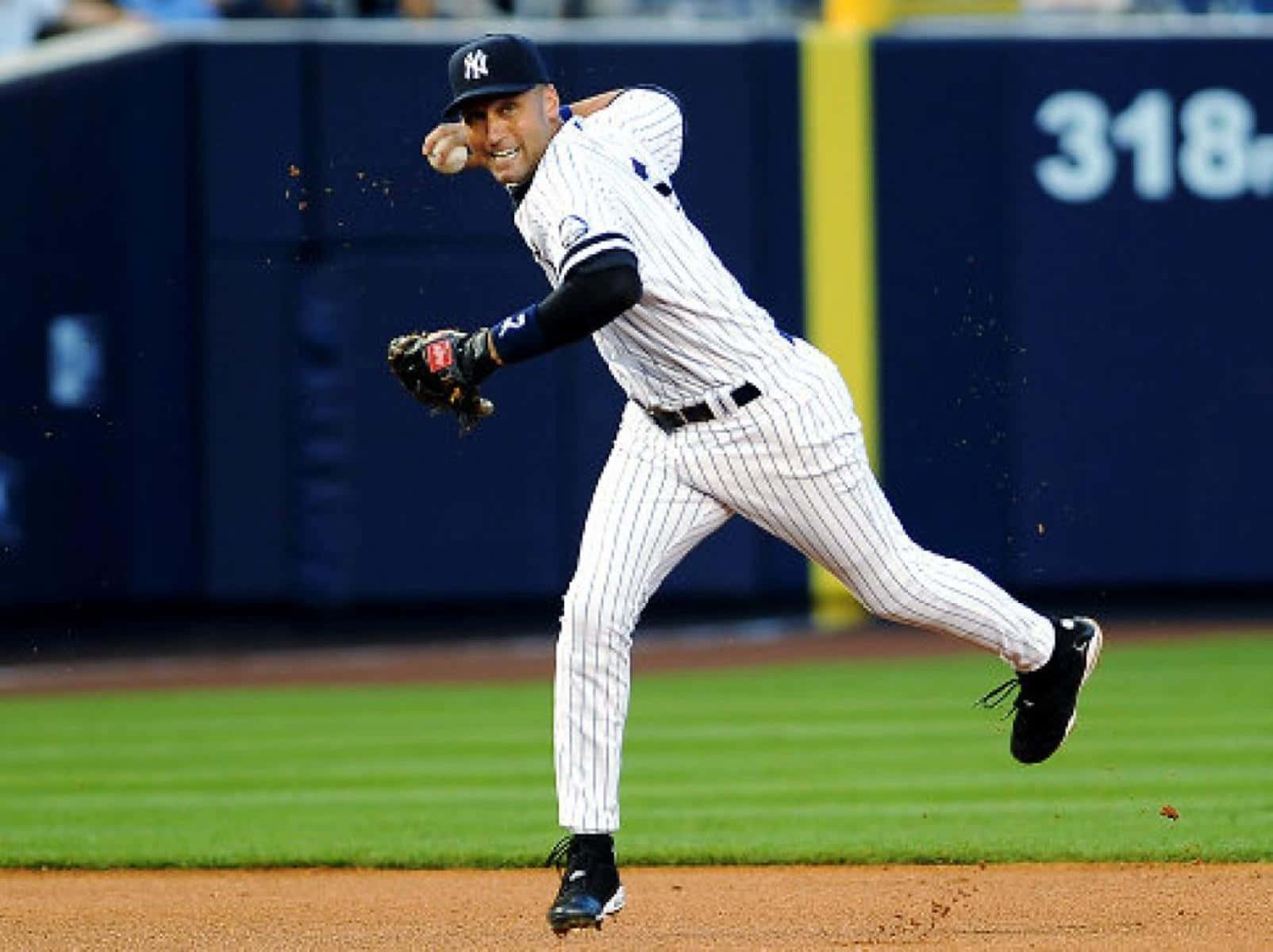 Derek Jeter, pinstriped uniform, green field, HD Desktop Wallpaper