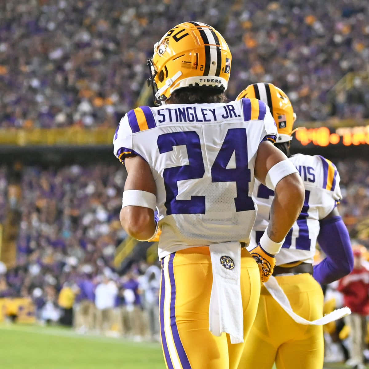 Derek Stingley Jr, number 24, yellow and purple uniform, SD Desktop Wallpaper