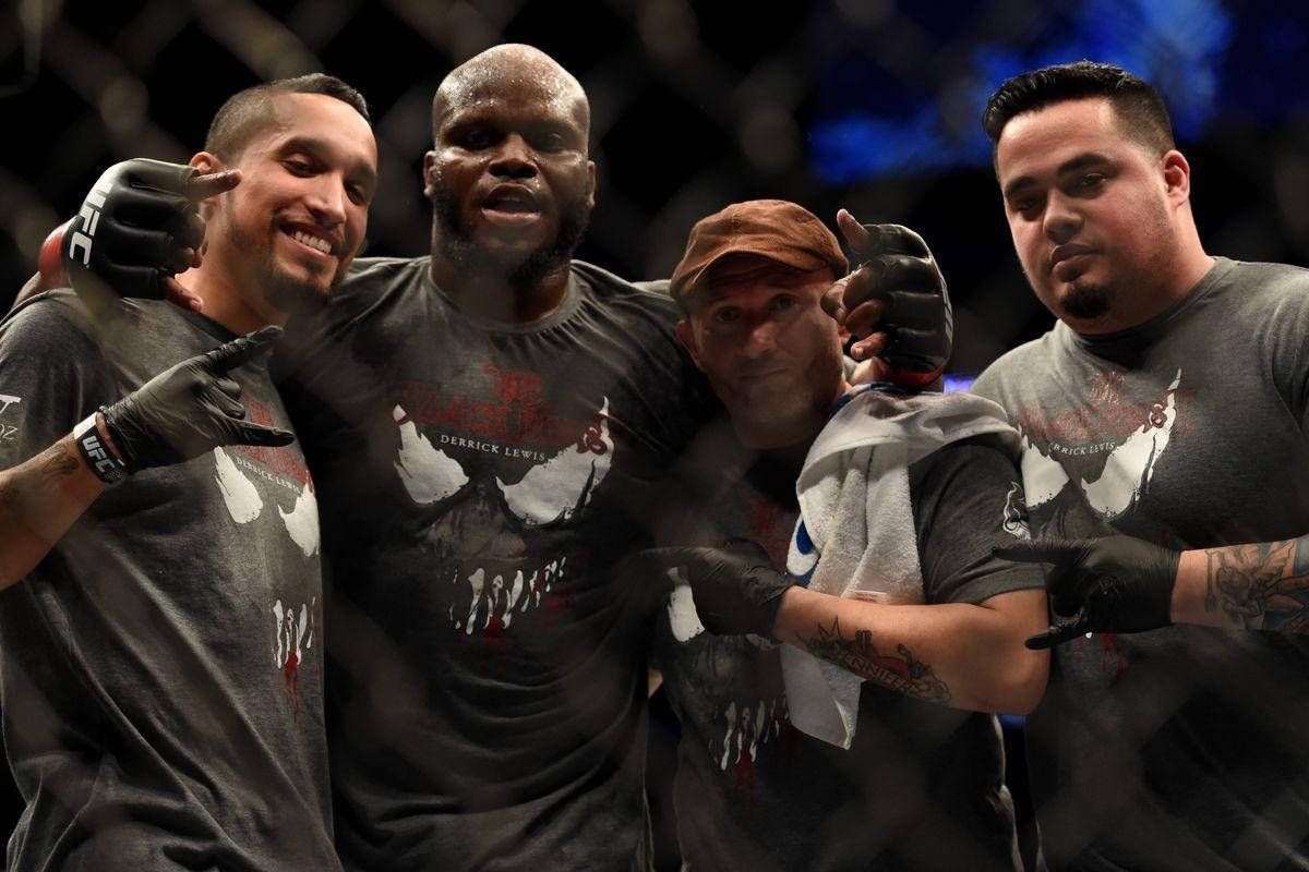 Derrick Lewis, MMA fighters, grey shirts, SD Desktop Wallpaper