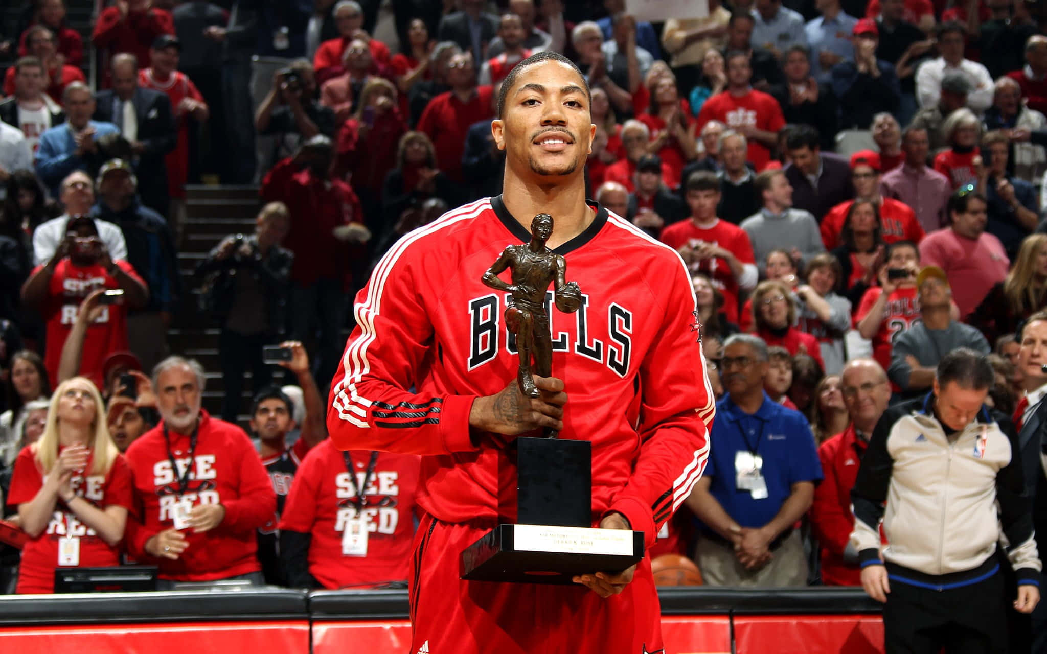 Derrick Rose, red Bulls jersey, trophy, Full HD Desktop Wallpaper