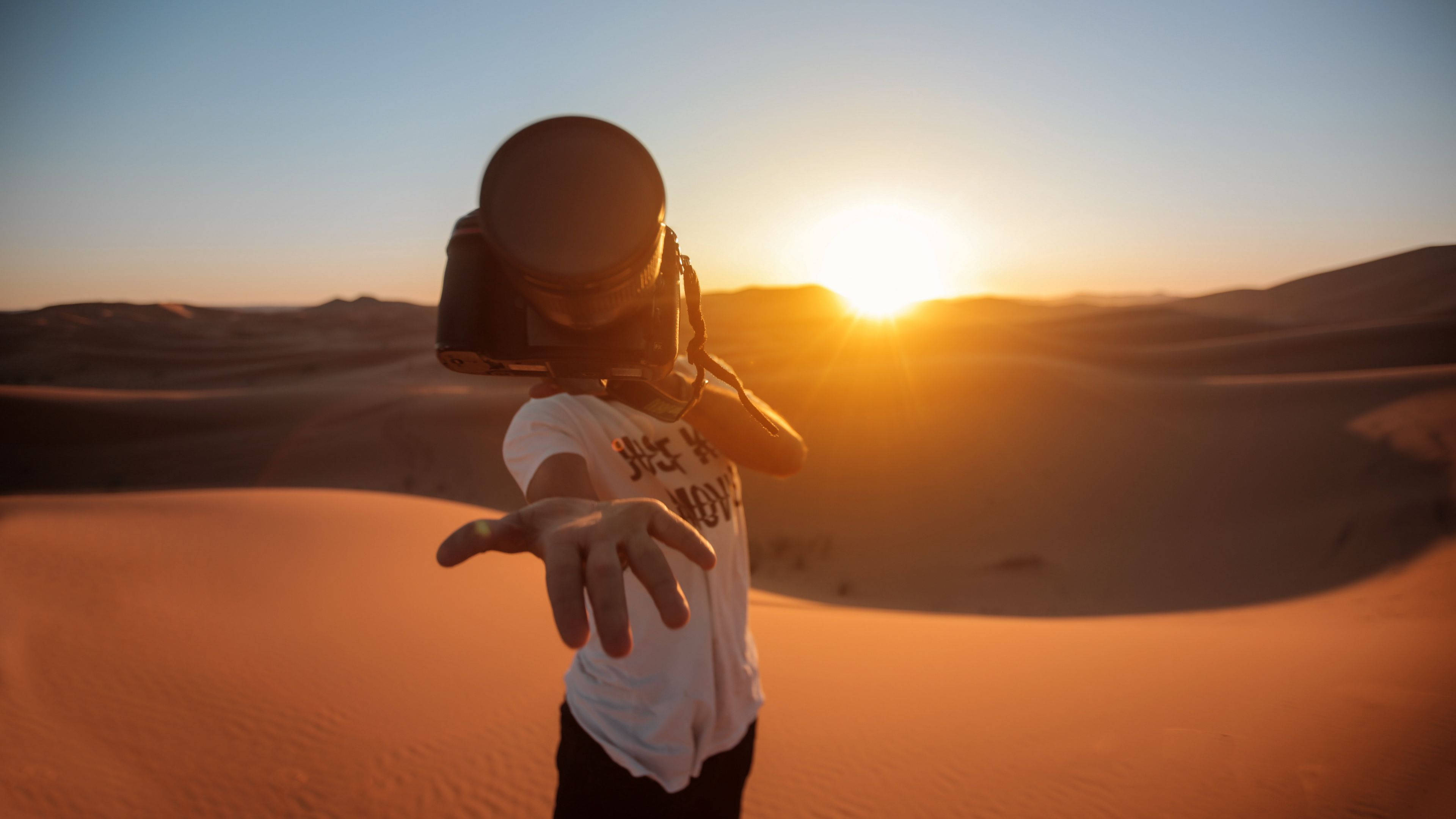 Desert Sun, sunset, glowing sun, 4K Desktop Wallpaper