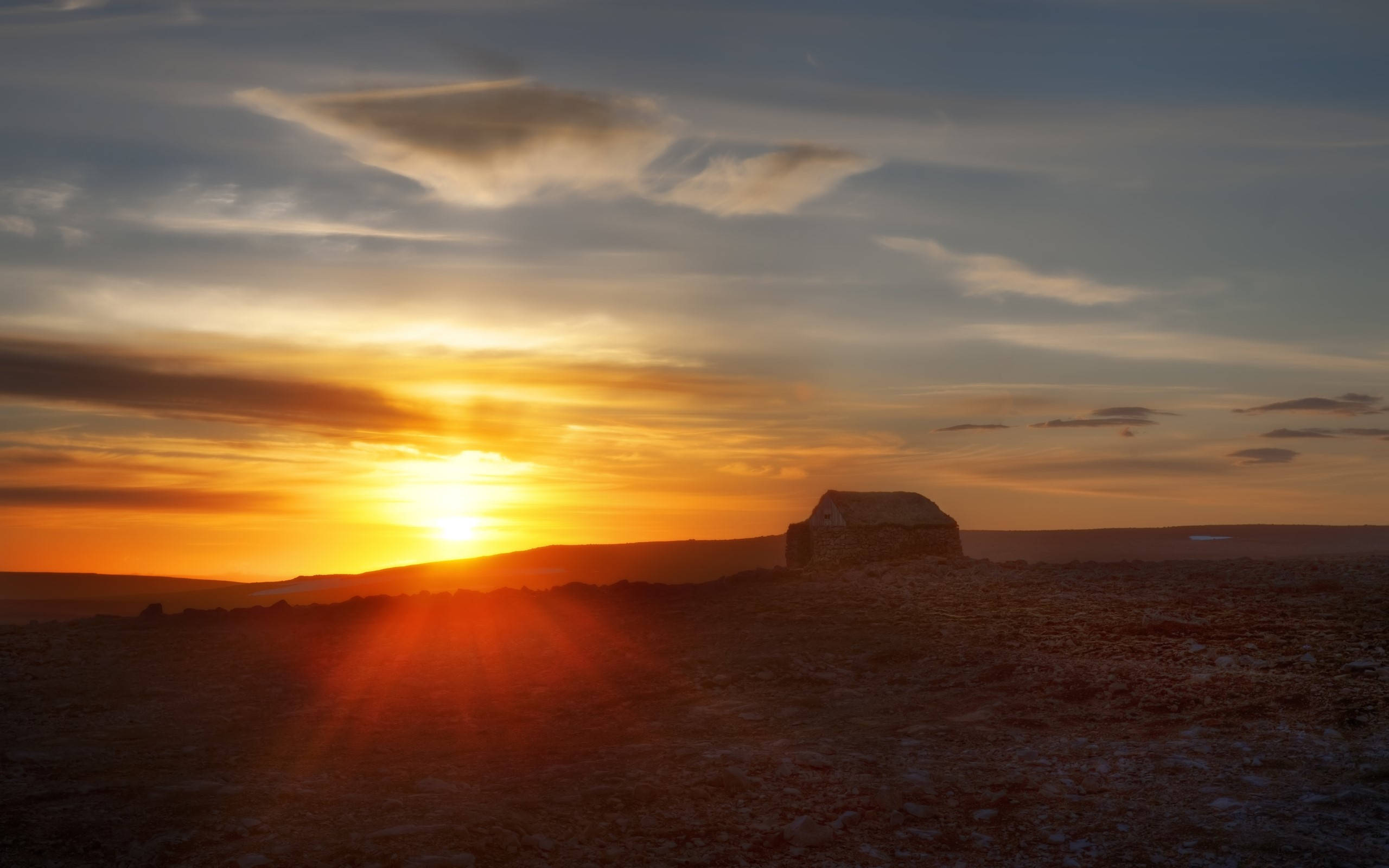 Desert Sun, stone ruin, fiery sunset, 2K Desktop Wallpaper
