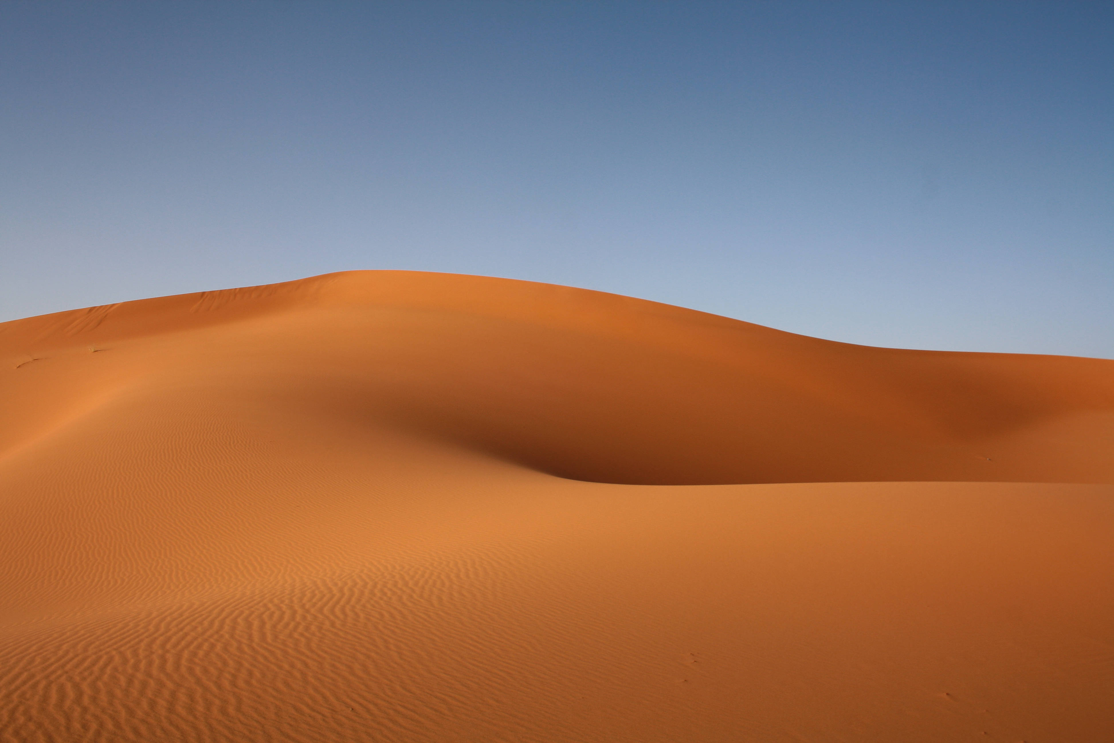 desert, orange sand dunes, clear blue sky, 4K Desktop Wallpaper
