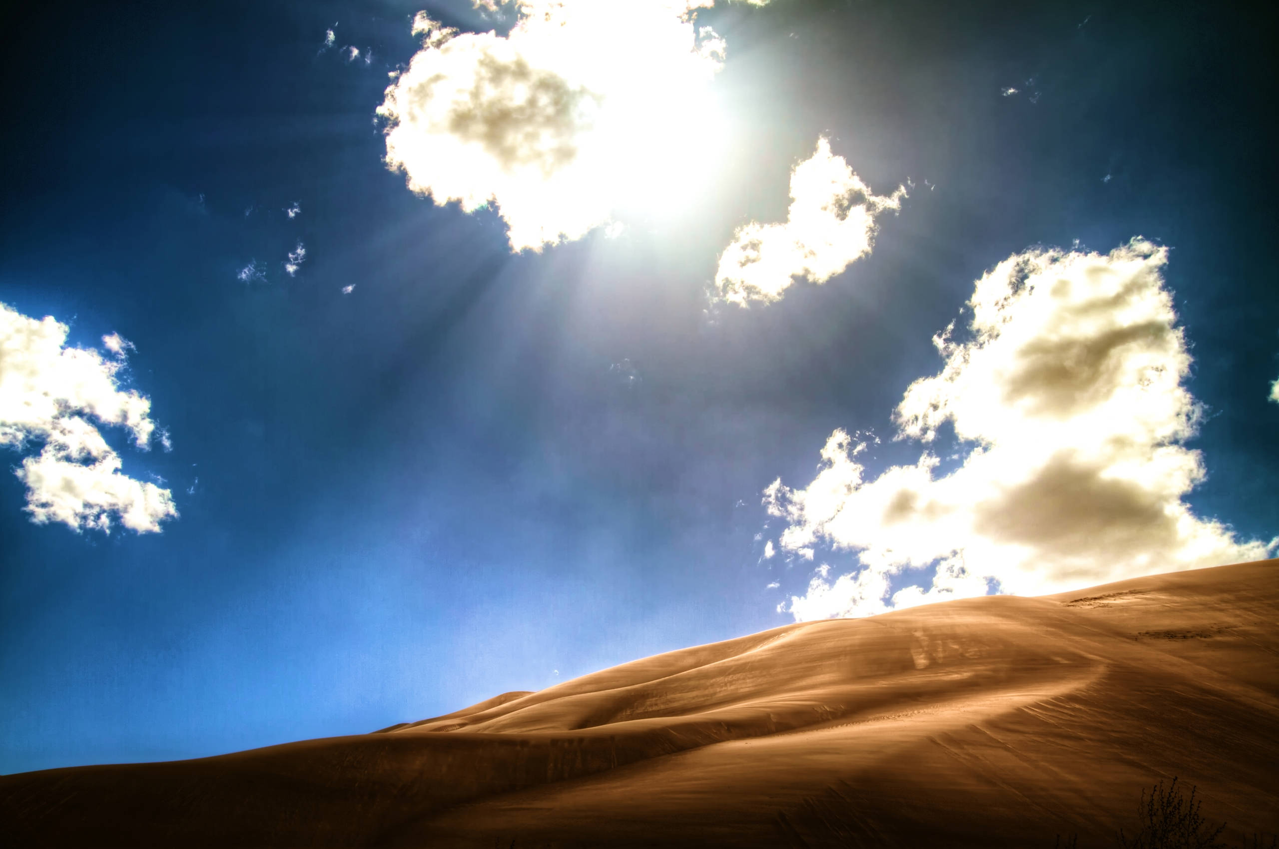bright light, clouds, mountain desert, 2K Desktop Wallpaper