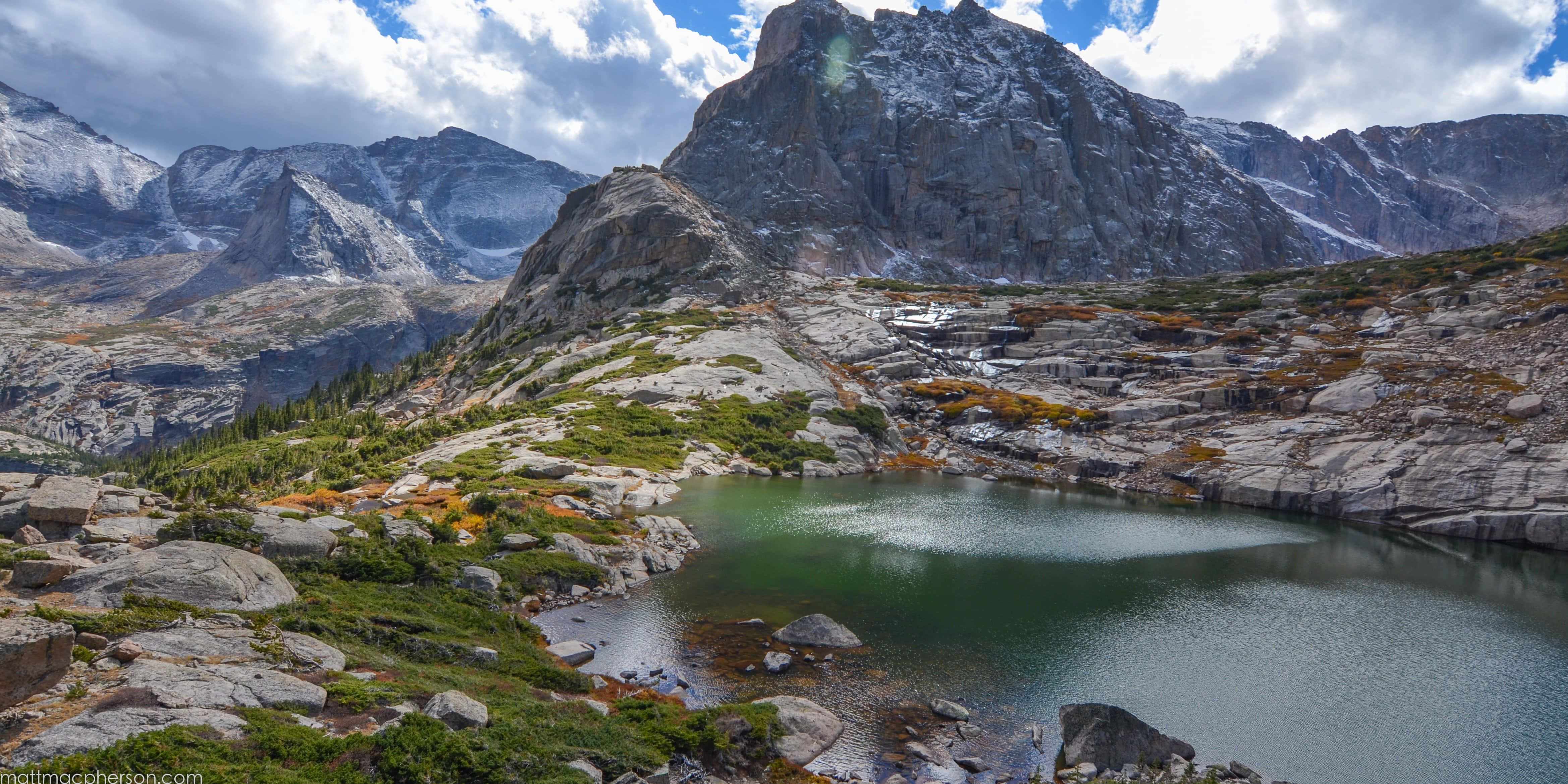Desolate, remote mountain lake, alpine lake, 4K Desktop Wallpaper