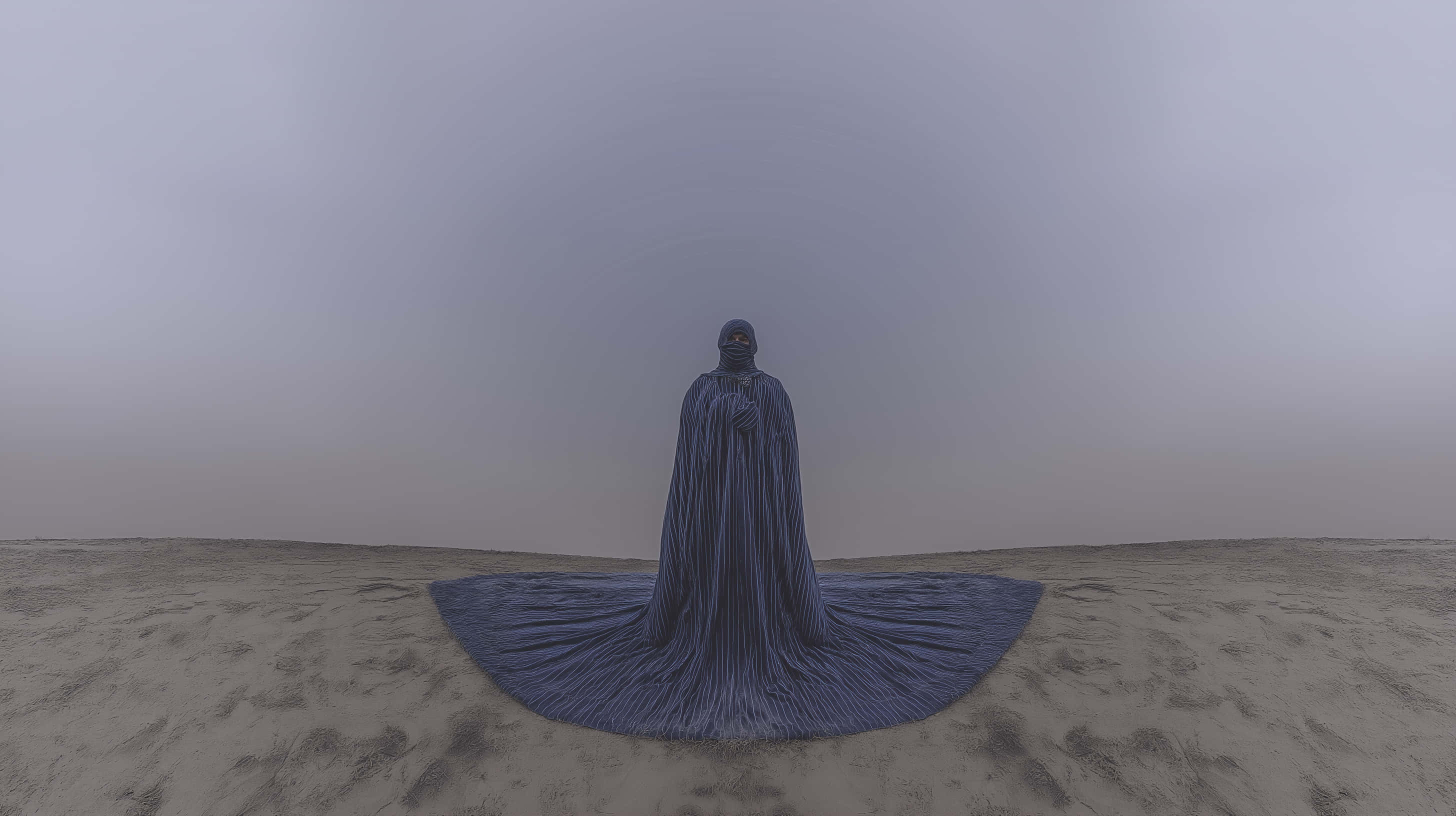 barren sentinel, dark blue robe, vast sandy plain, 2K Desktop Wallpaper