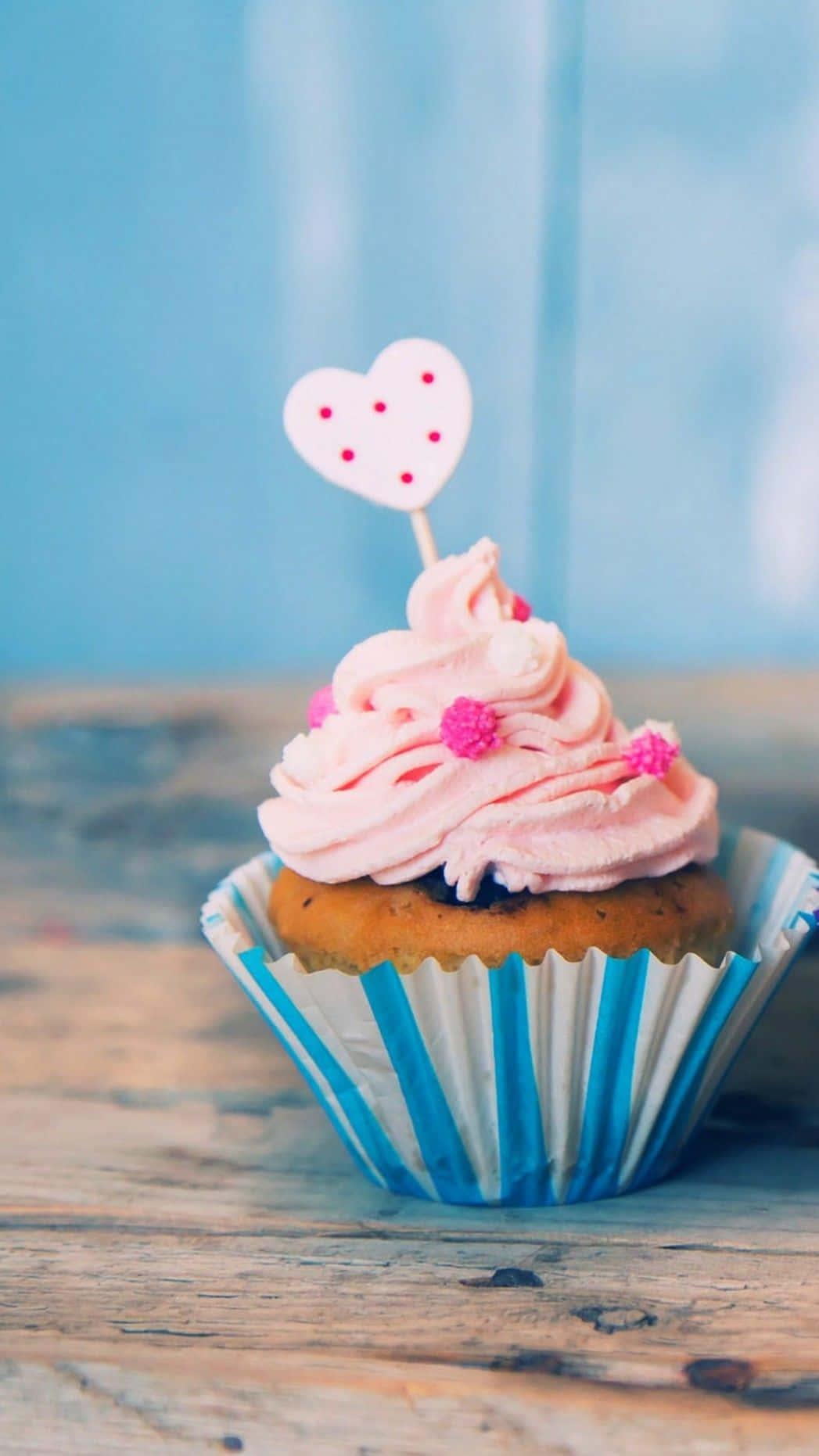 pink frosted cupcake, heart topper, blue striped liner, HD Phone Wallpaper