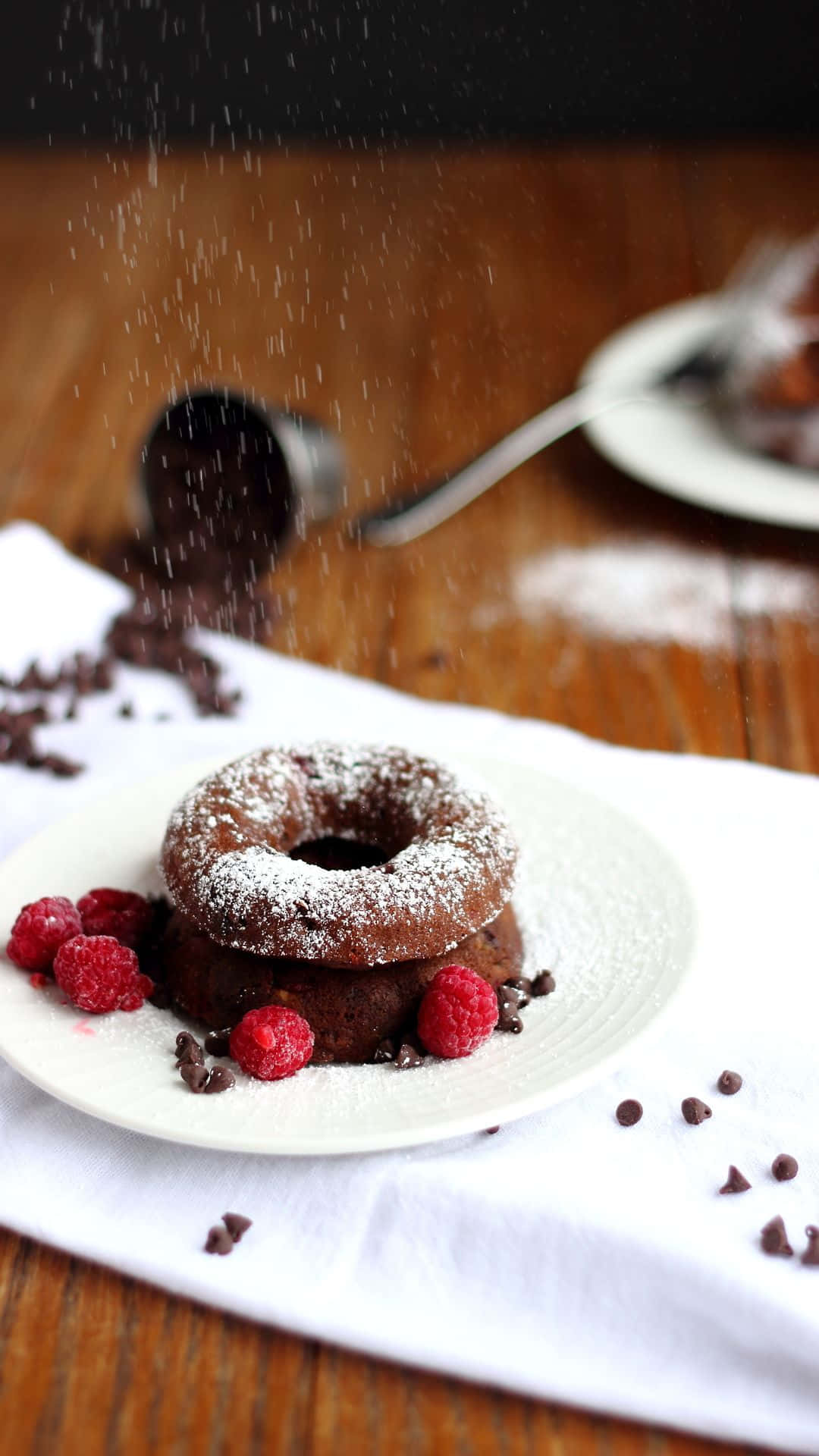 iPhone, chocolate bundt cake, powdered sugar, Full HD Phone Wallpaper