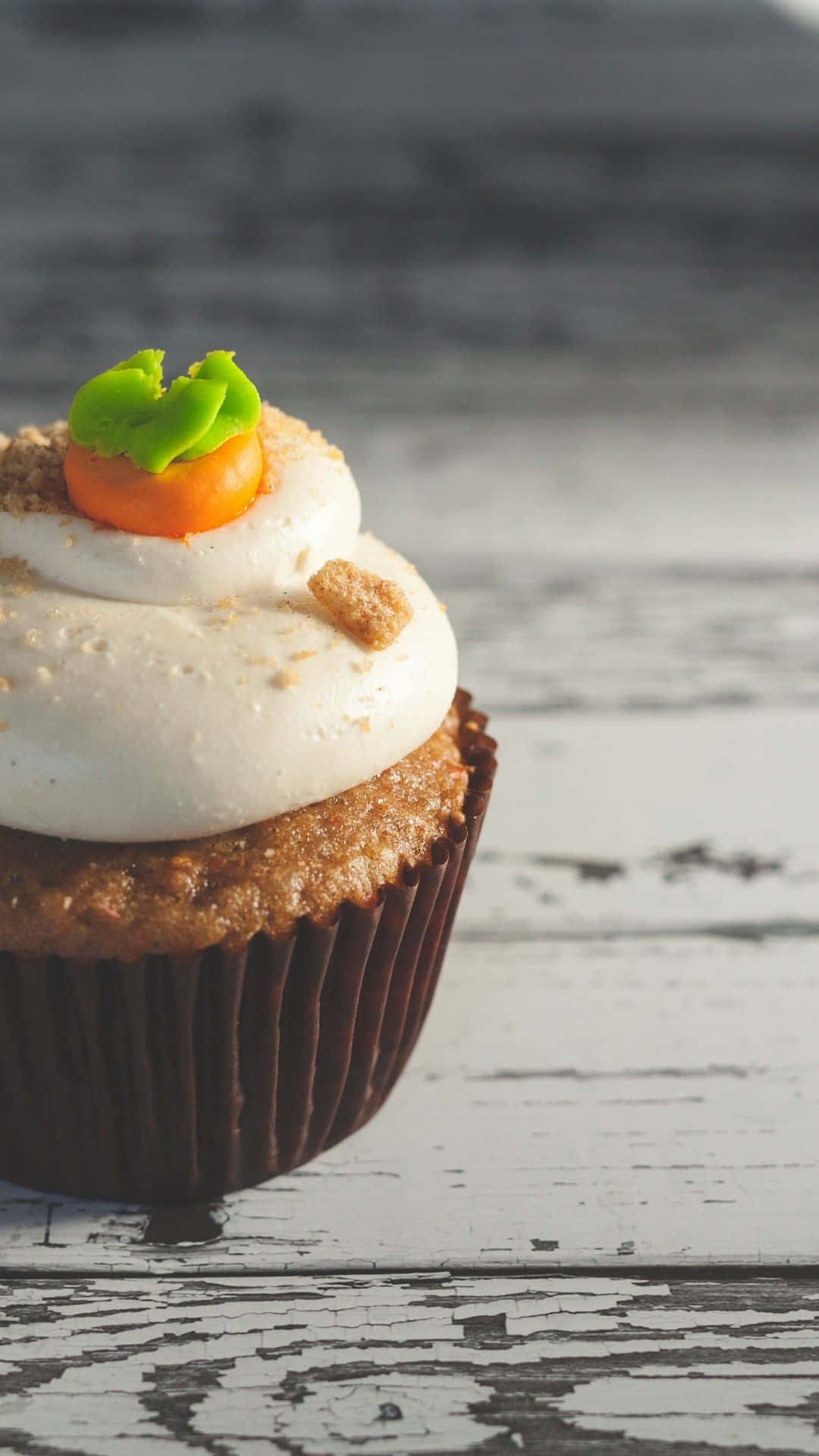 carrot cake cupcake, white frosting, carrot topper, Full HD Phone Wallpaper