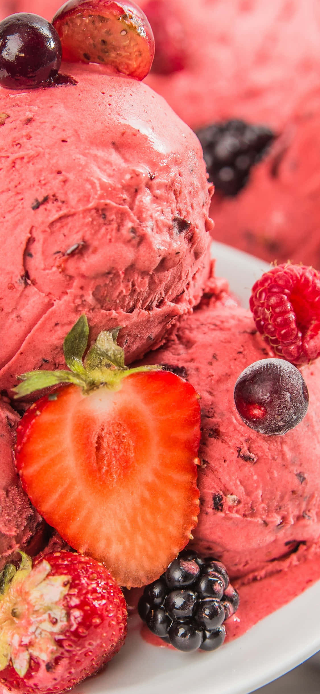 dessert iPhone, vibrant pink berry ice cream, fresh strawberries, Full HD Phone Wallpaper