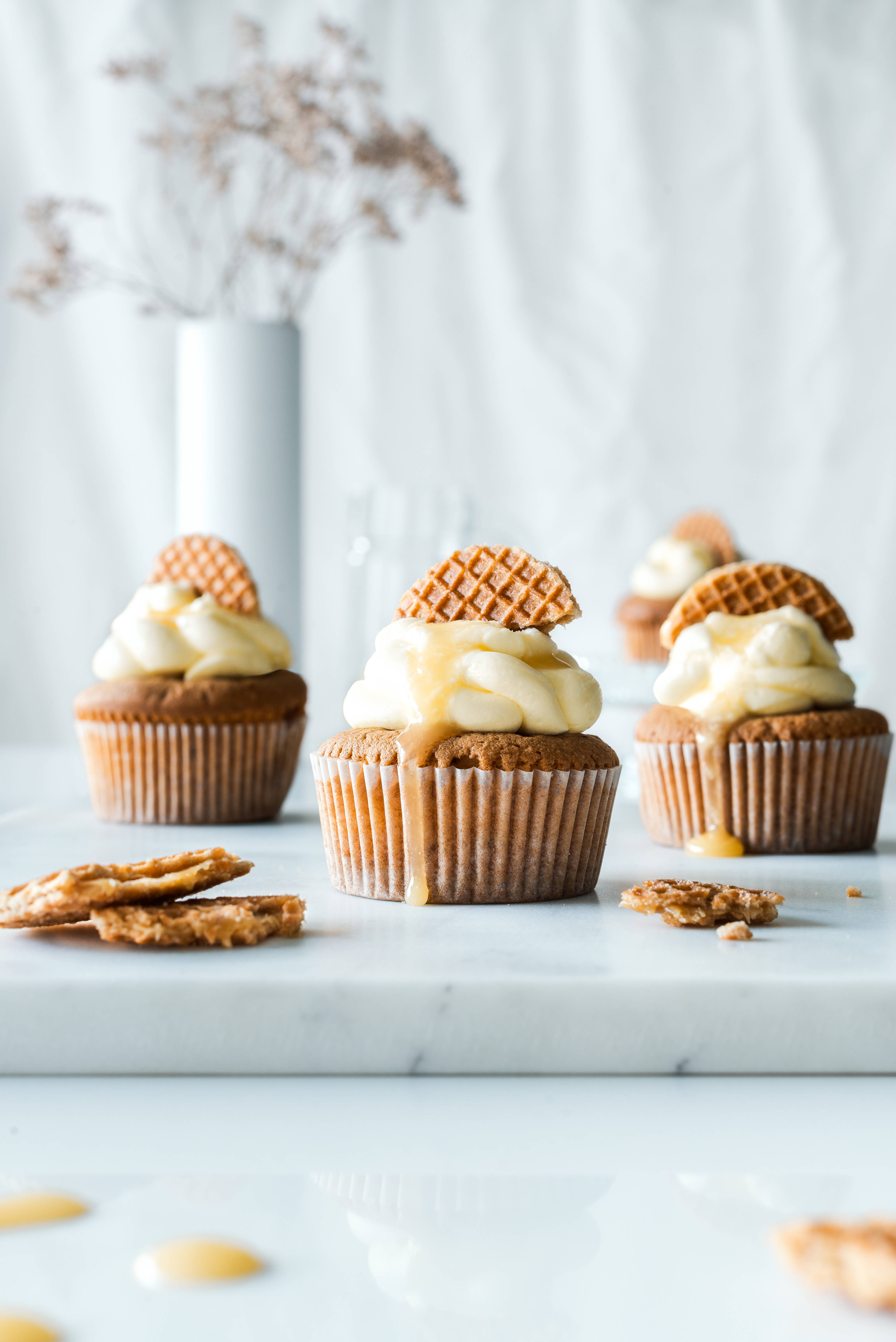Honey Waffle Cupcake, caramel-drizzled cupcakes, waffle cookies, 5K Phone Wallpaper