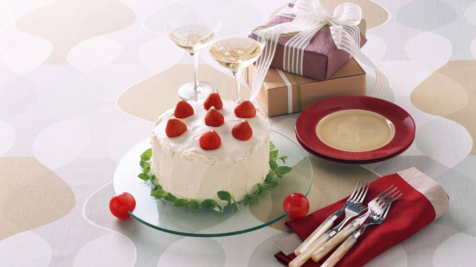 champagne strawberry cake, white frosted cake, fresh strawberries, Full HD Desktop Wallpaper