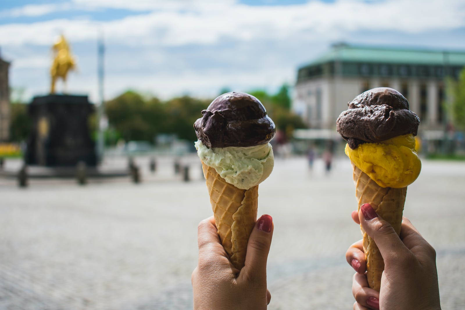 chocolate ice cream cones, vanilla ice cream cones, golden statue, HD Desktop Wallpaper