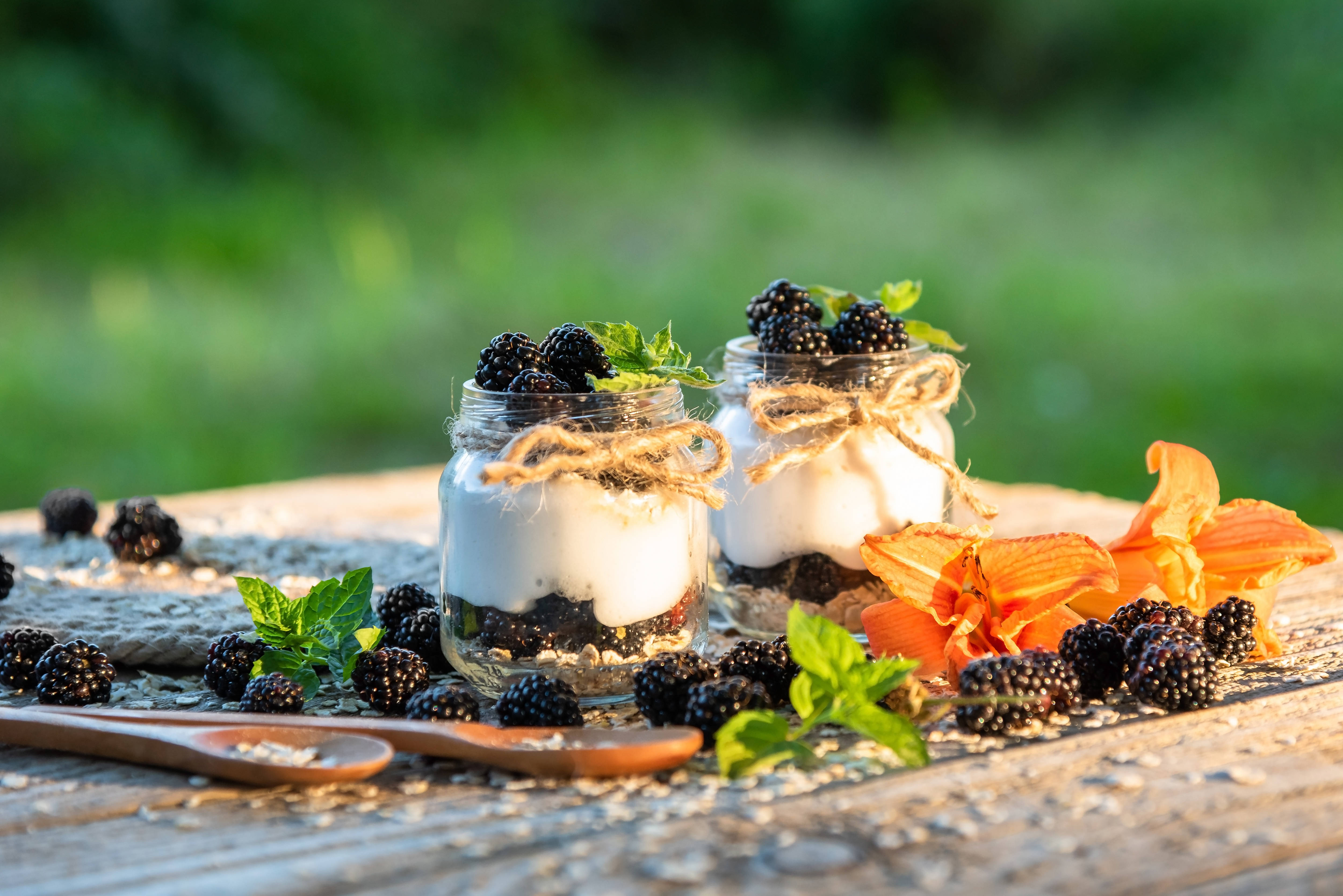 yogurt, blackberries, glass jars, 4K Desktop Wallpaper