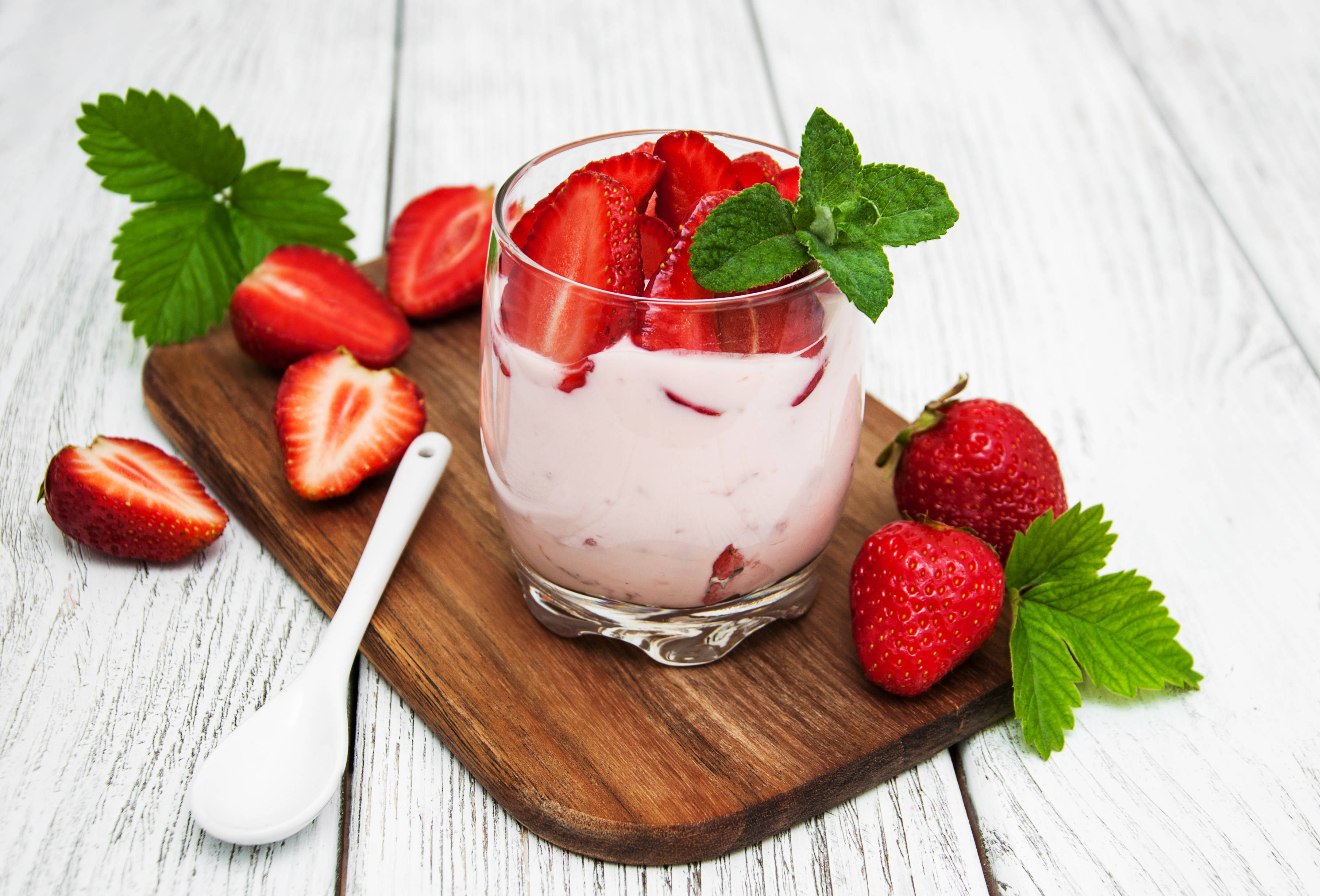 yogurt, mint leaves, strawberries, 2K Desktop Wallpaper