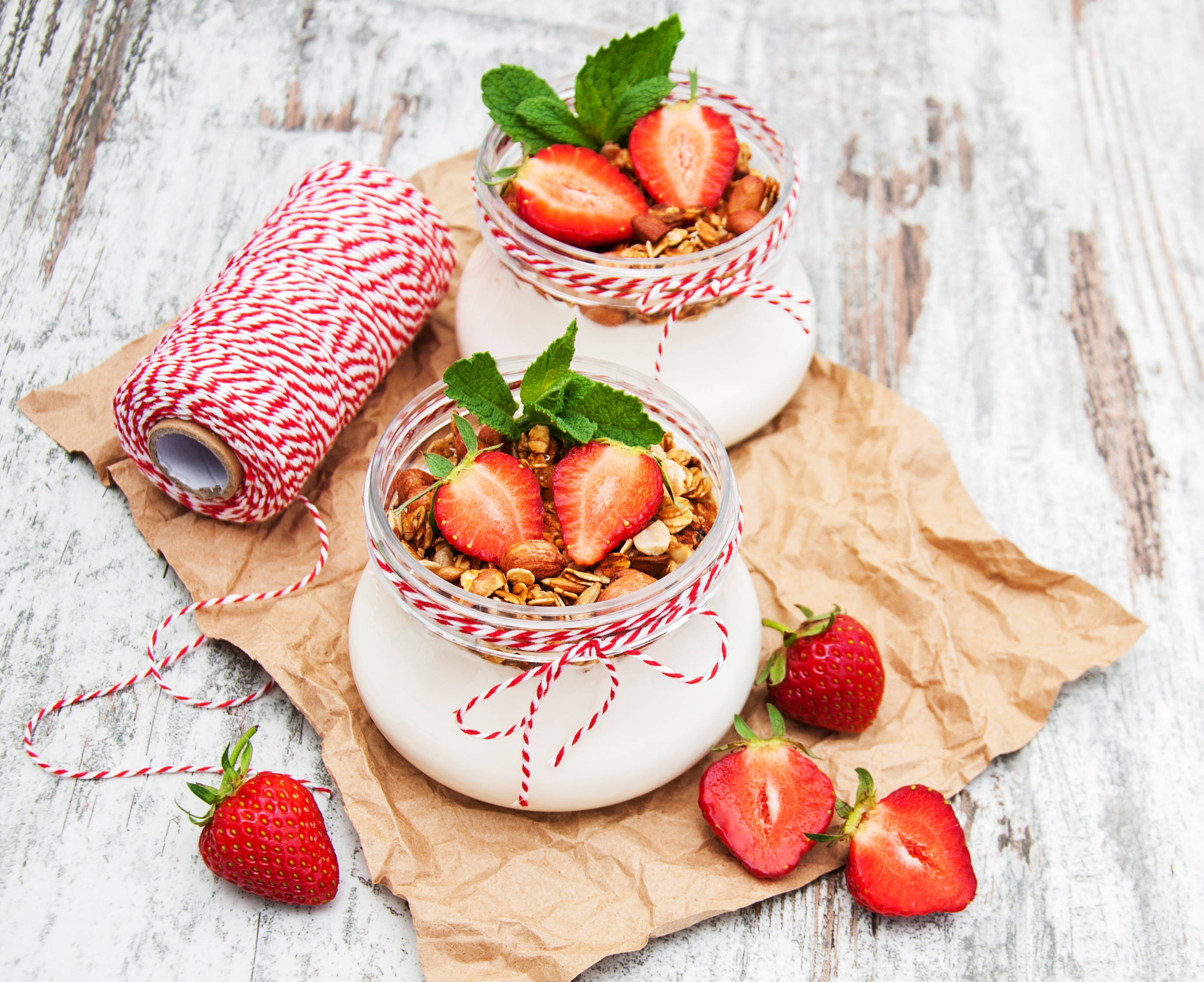 yogurt, granola, strawberries, 2K Desktop Wallpaper