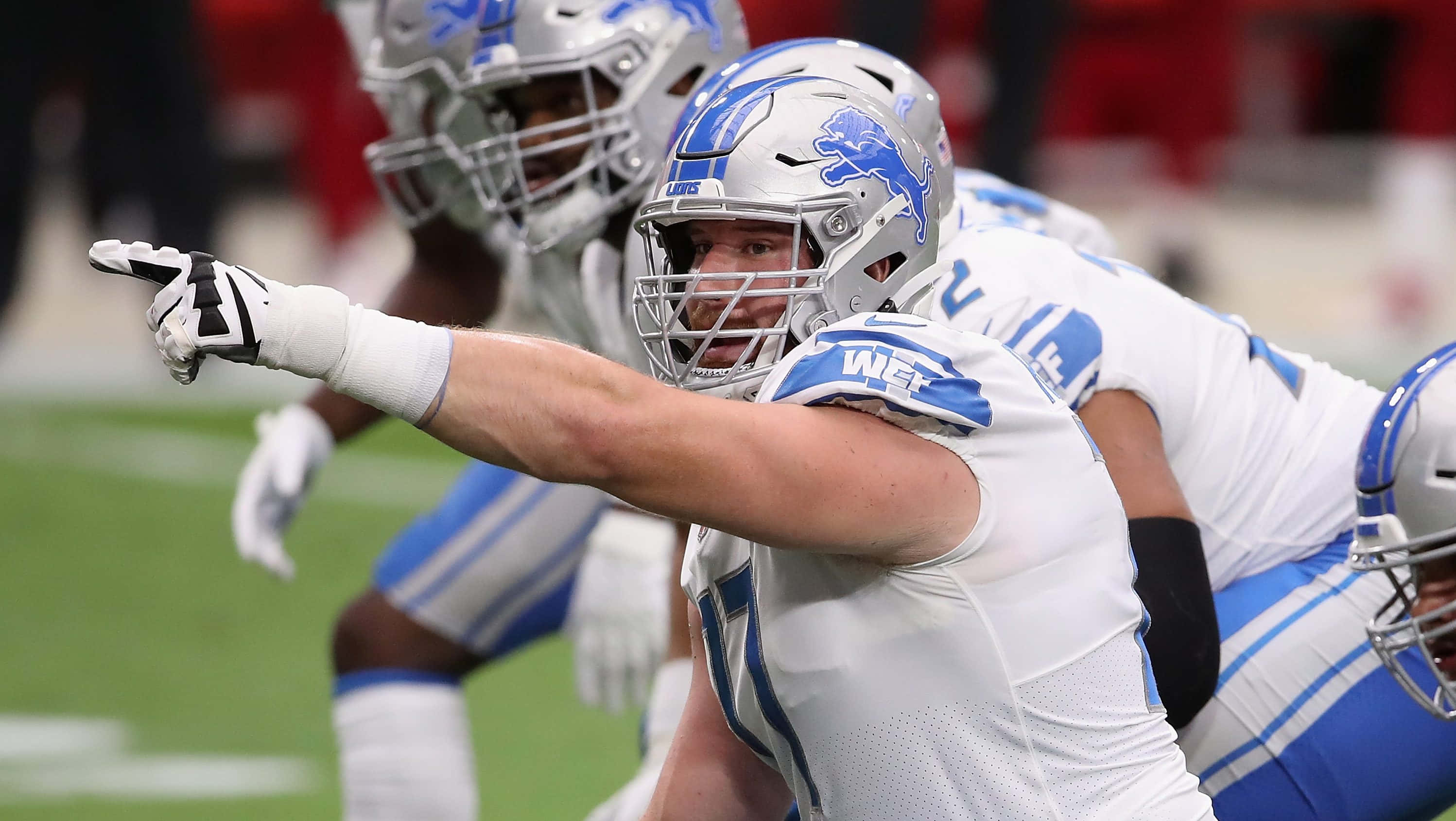 Detroit Lions, white and blue gear, green field, 2K Desktop Wallpaper
