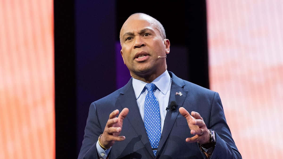 Deval Patrick, dark suit, blue polka dot tie, SD Desktop Wallpaper