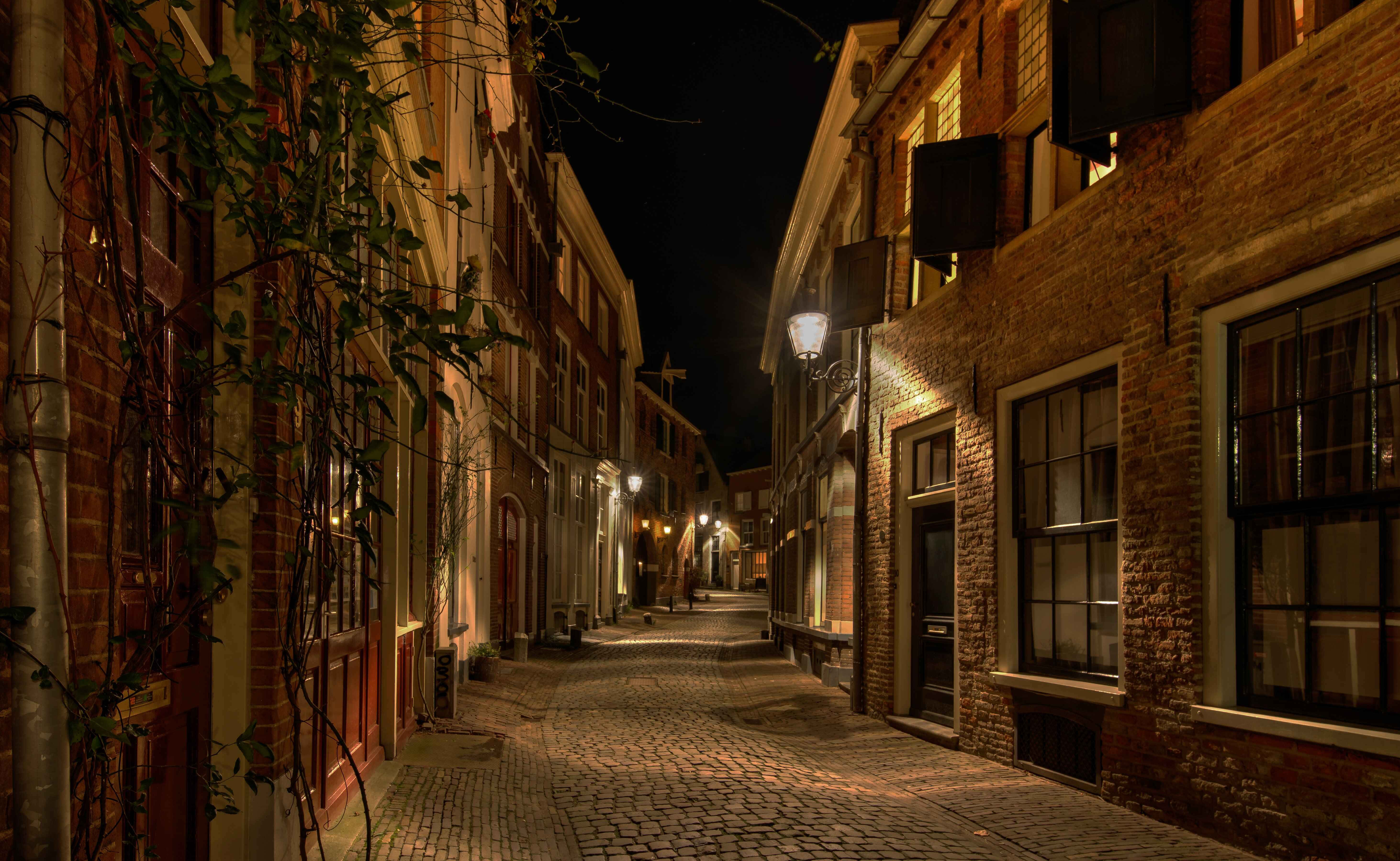 Deventer, nighttime, cobblestone street, 5K Desktop Wallpaper