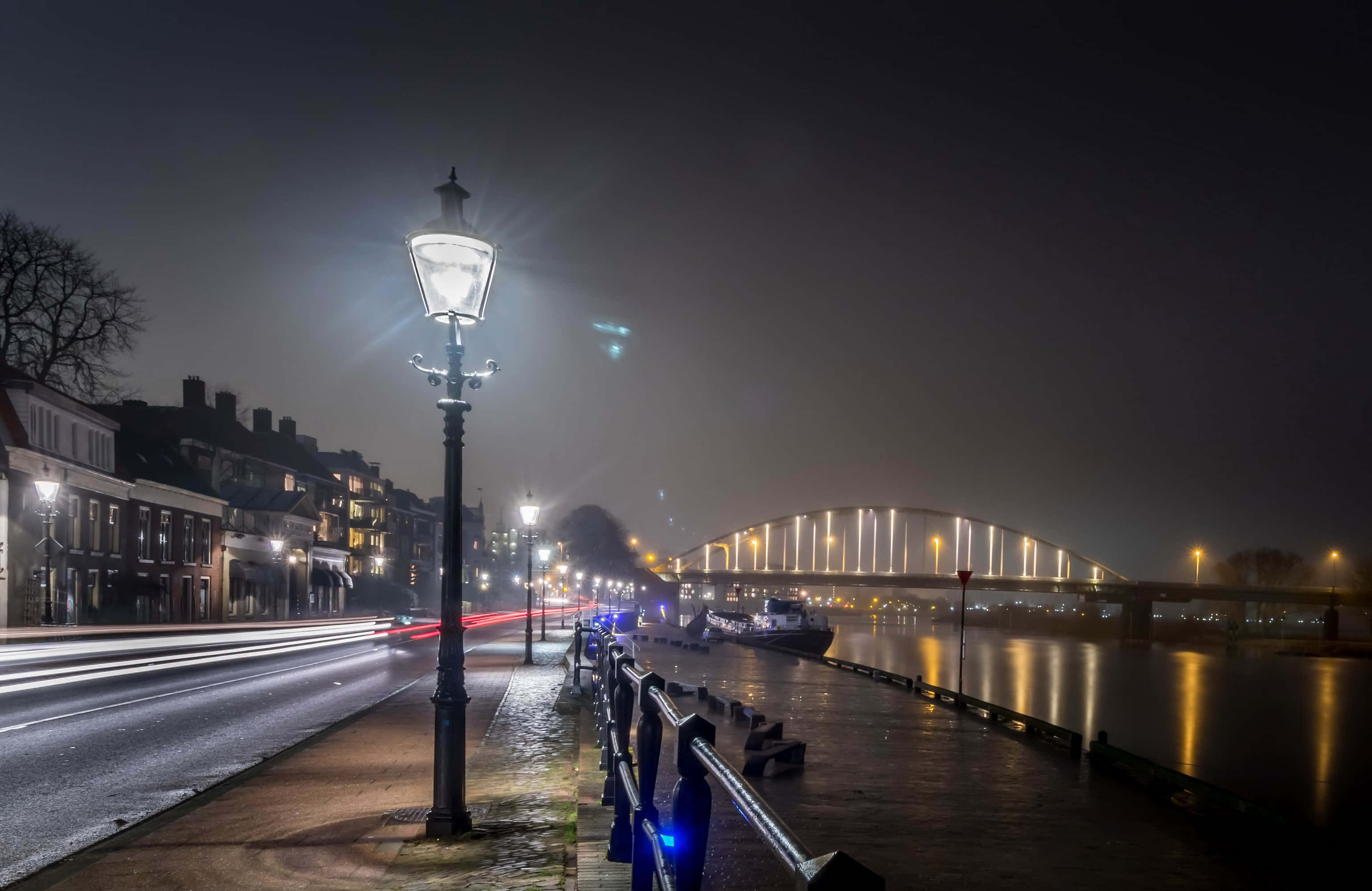 Deventer, riverfront, night scene, 2K Desktop Wallpaper