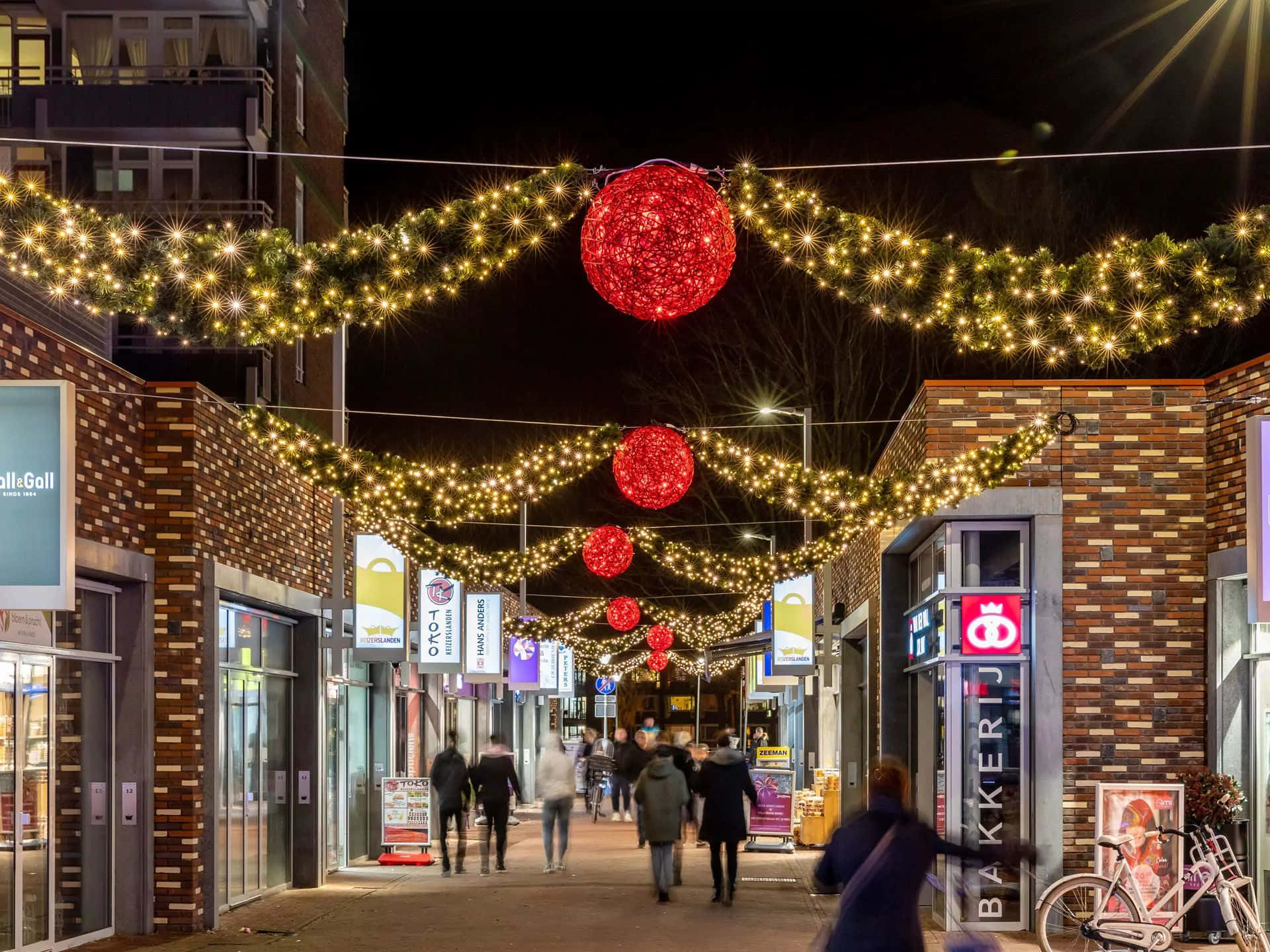 Deventer, holiday street lights, European pedestrian street, Full HD Desktop Wallpaper