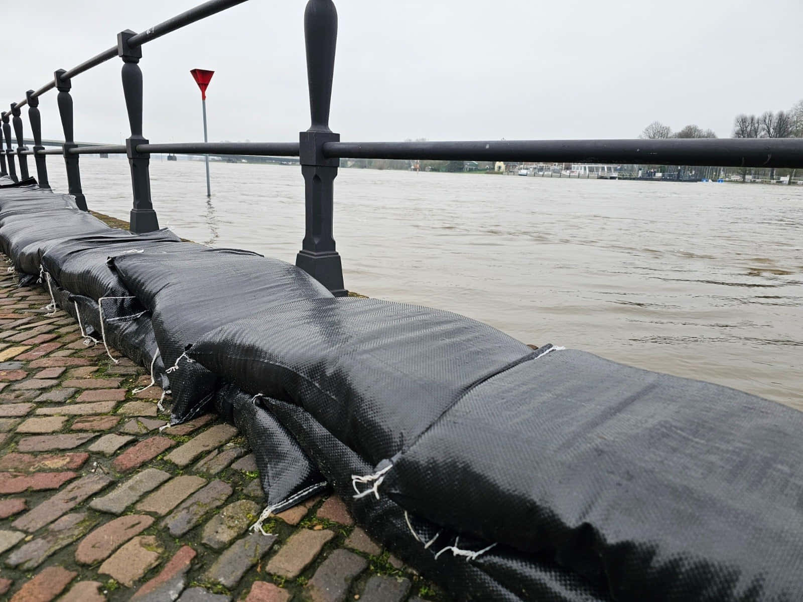 Deventer, flood defense barrier, cobblestone path, HD Desktop Wallpaper