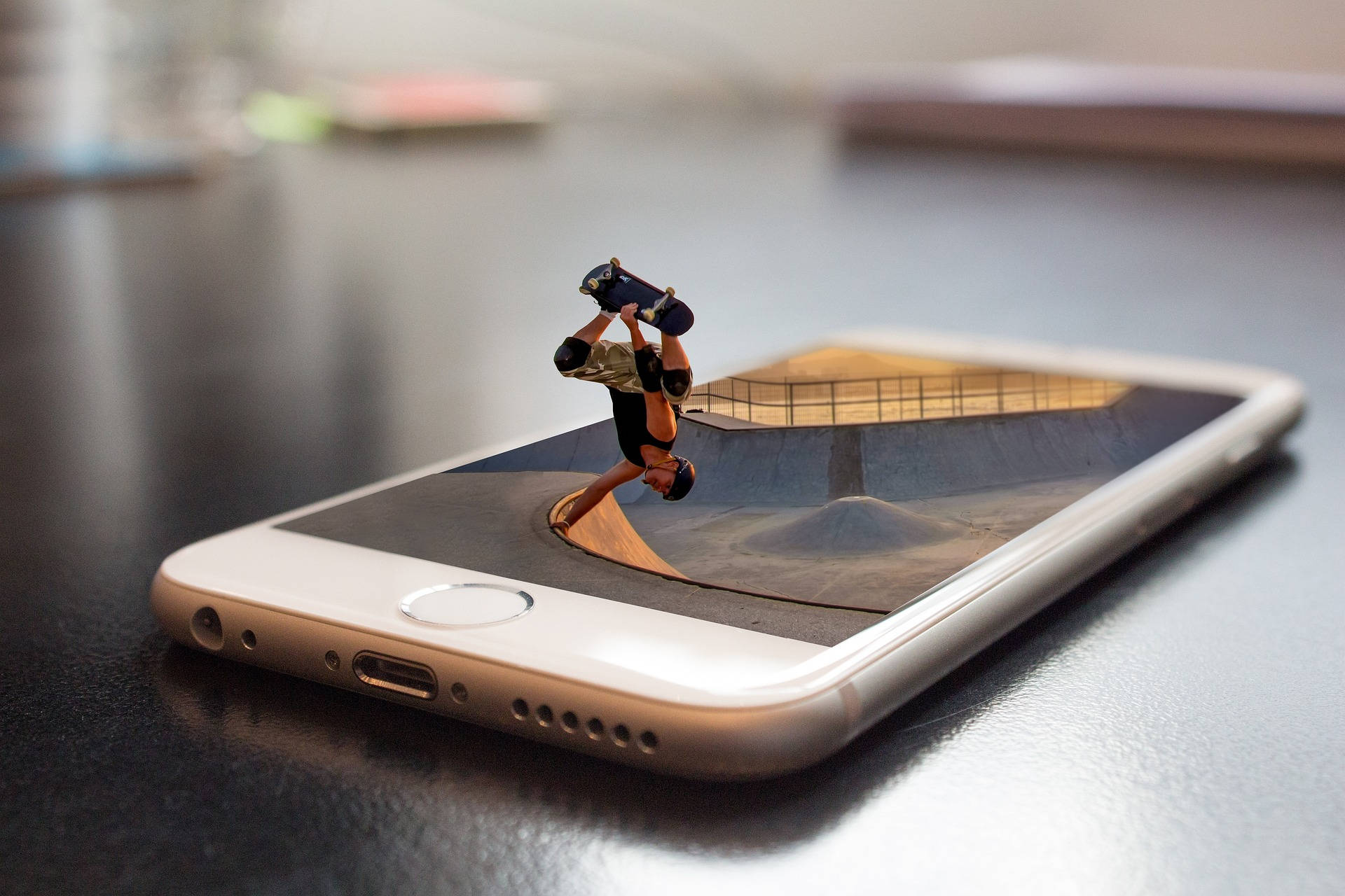 mini skateboarder, mobile phone, skate ramp, Full HD Desktop Wallpaper