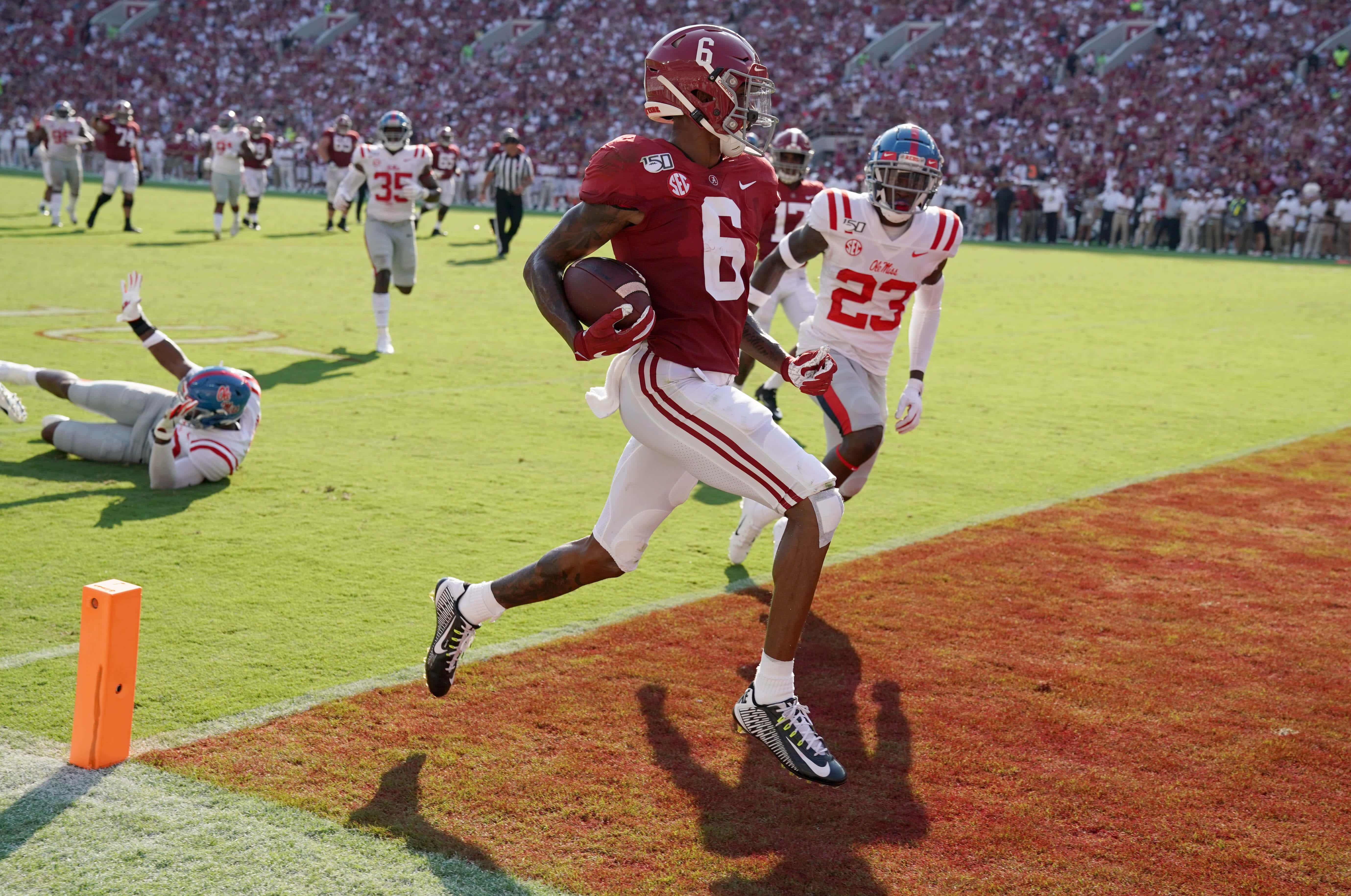 Devonta Smith, red jersey number 6, end zone, 5K Desktop Wallpaper