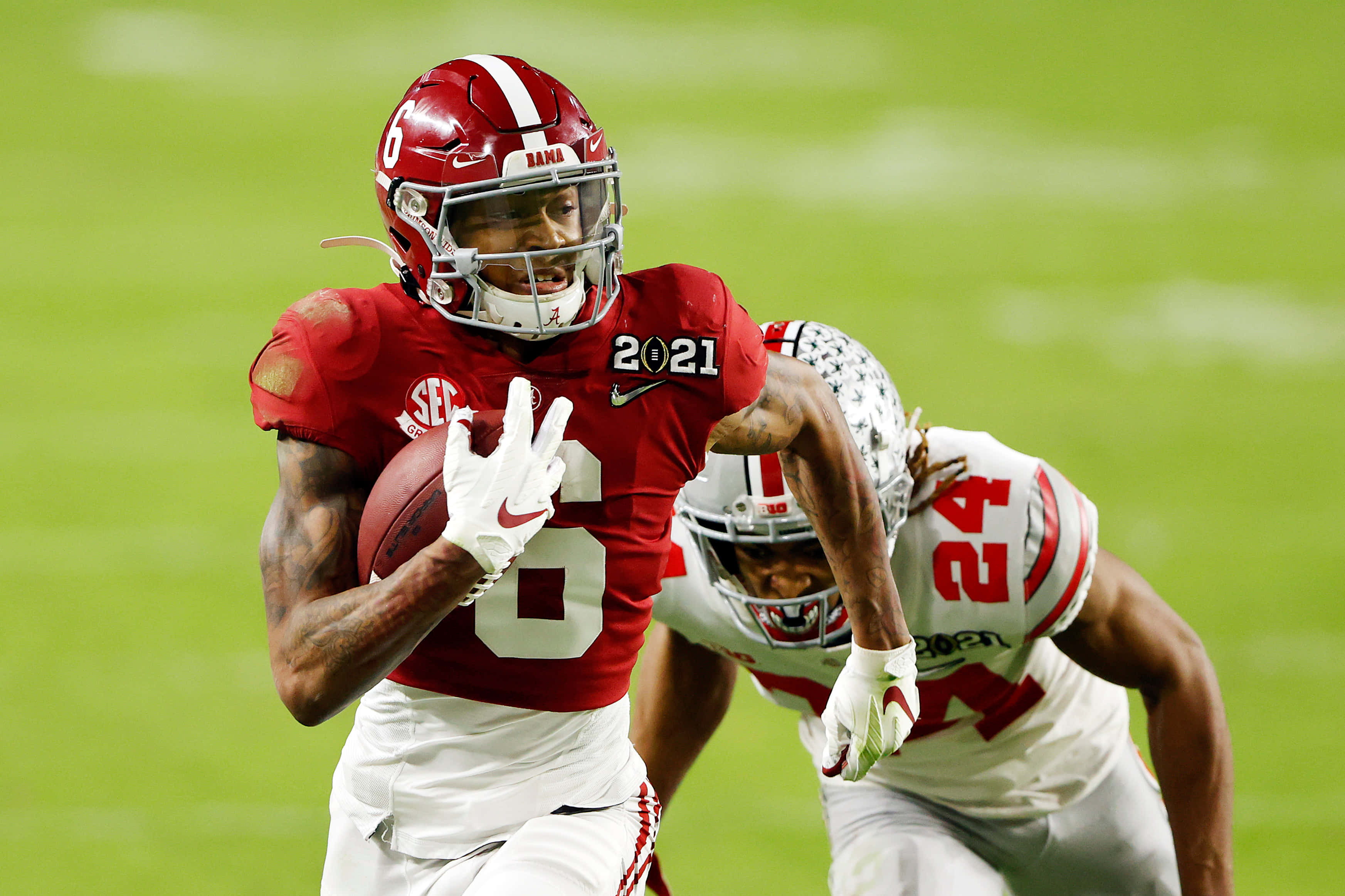 Devonta Smith, red jersey number 6, white defender, 2K Desktop Wallpaper