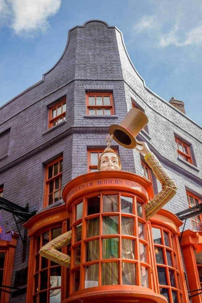 Diagon Alley, orange shopfront, giant animated arm, SD Phone Wallpaper