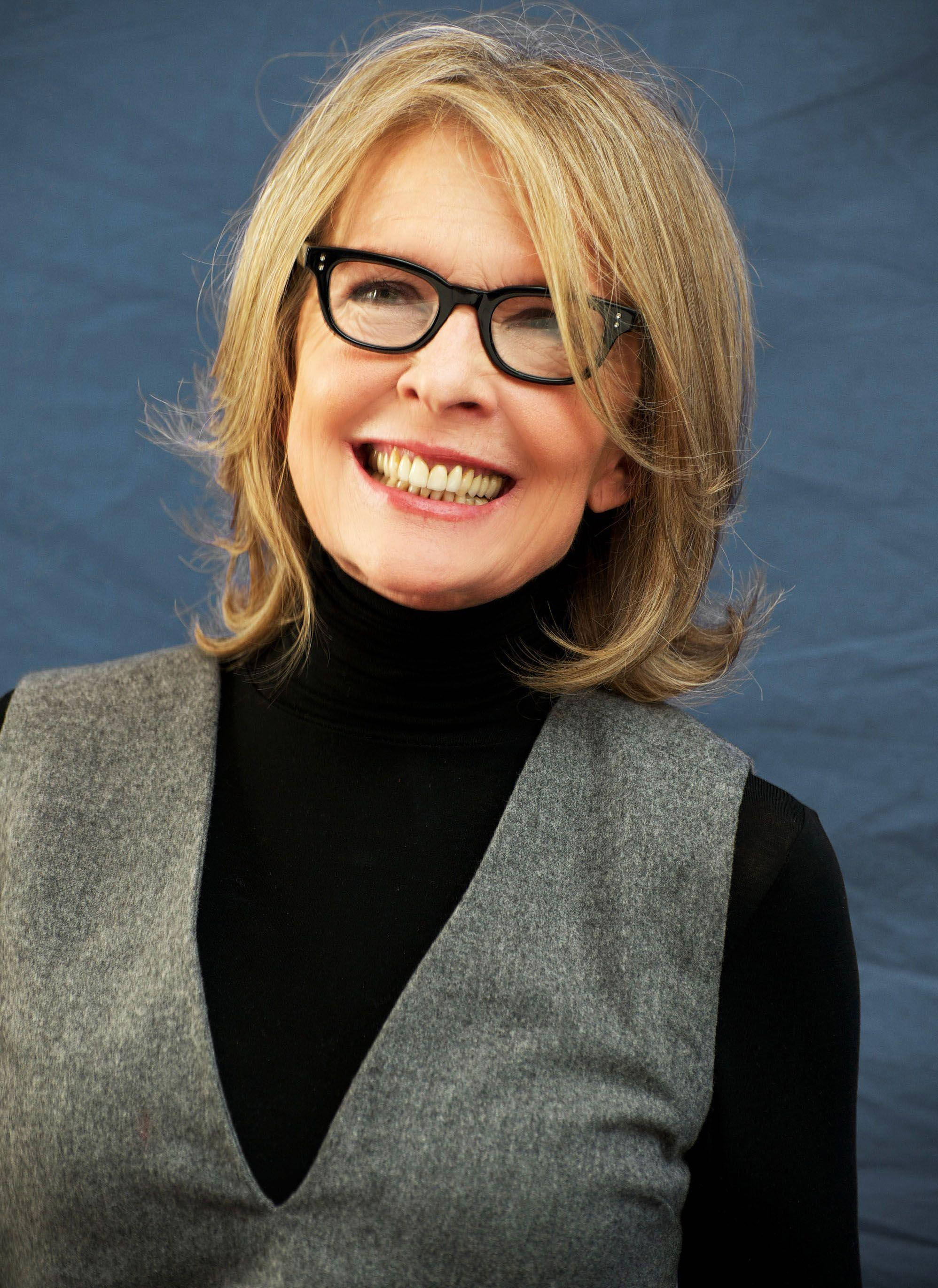 Diane Keaton, blonde hair, black glasses, 2K Phone Wallpaper