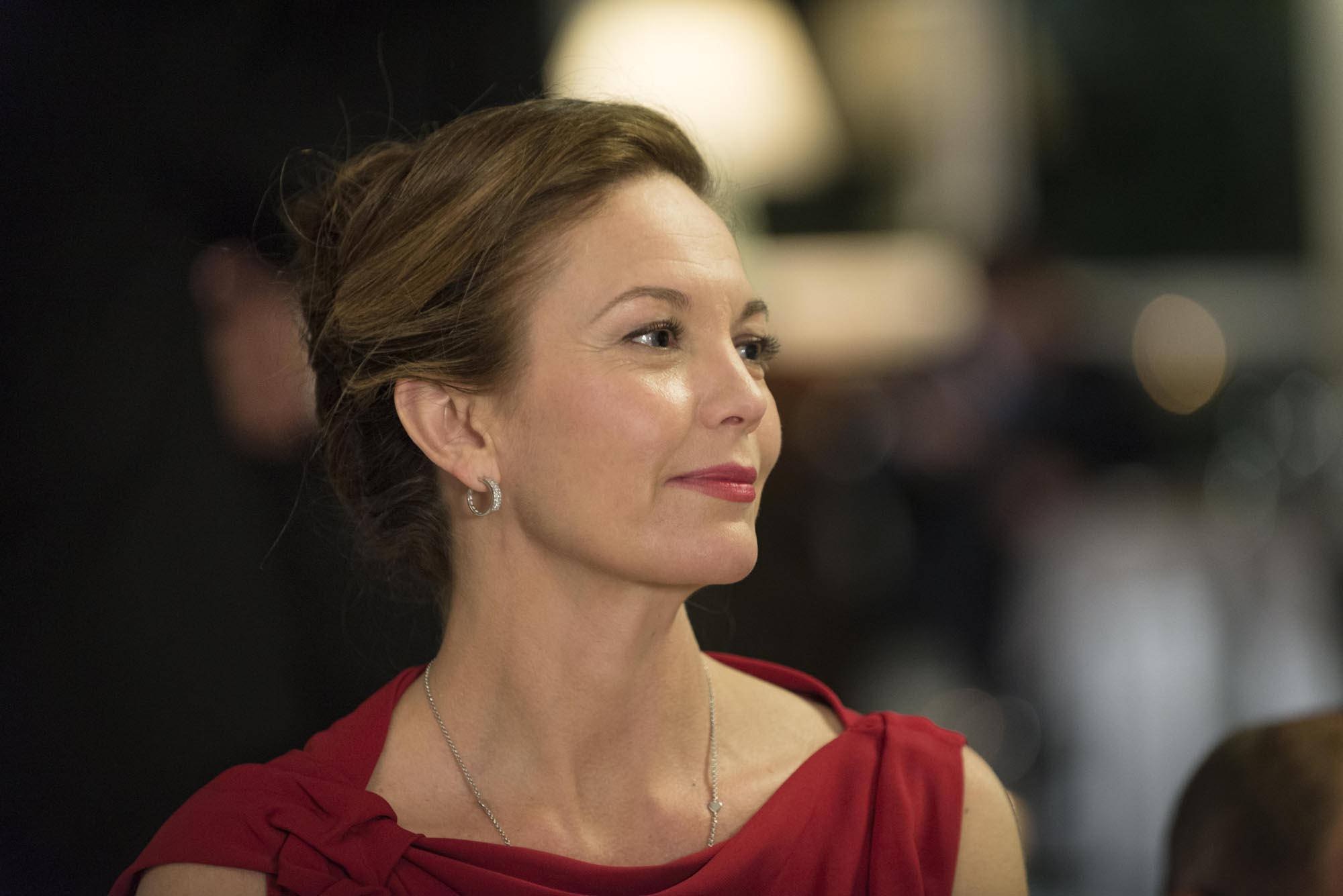 Diane Lane, red dress, soft lighting, Full HD Desktop Wallpaper